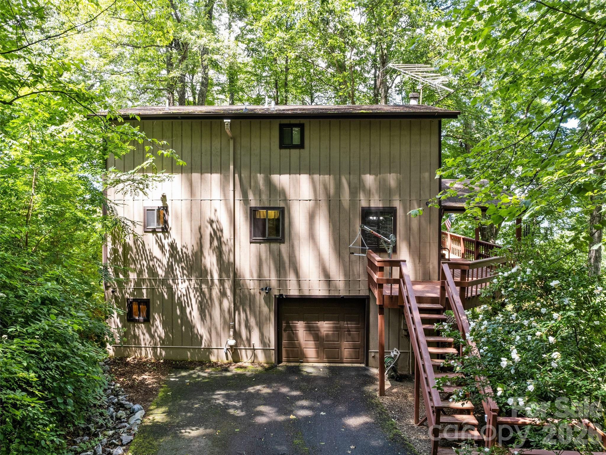 1672 Summit Drive — Maggie Valley