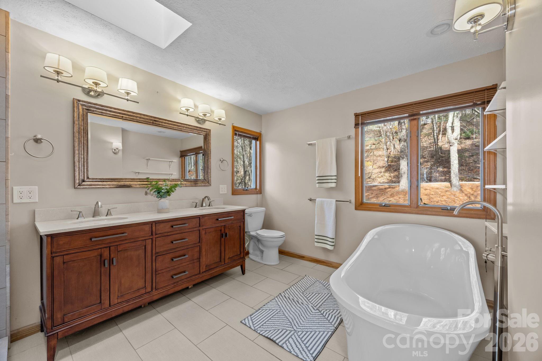 1105 High Vista Drive — Mills River