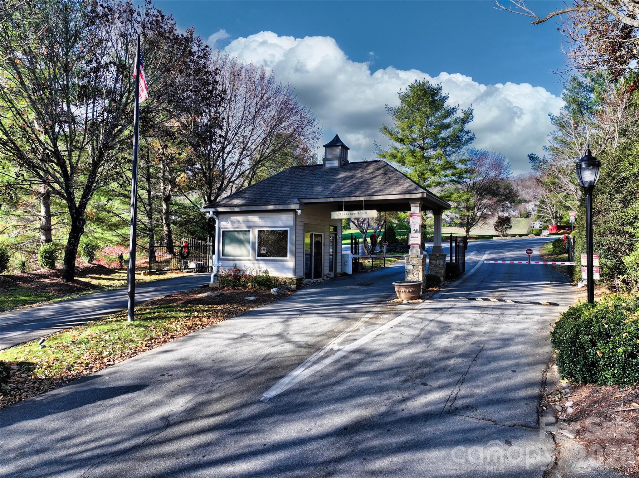 1105 High Vista Drive — Mills River
