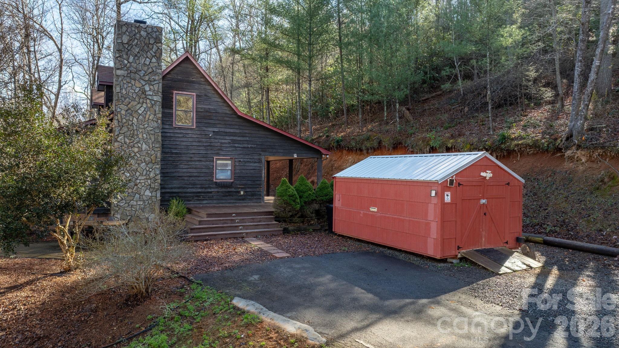 1481 Levi Lane — Lenoir