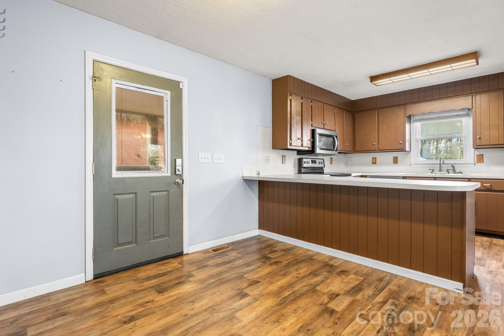 1481 Levi Lane — Lenoir