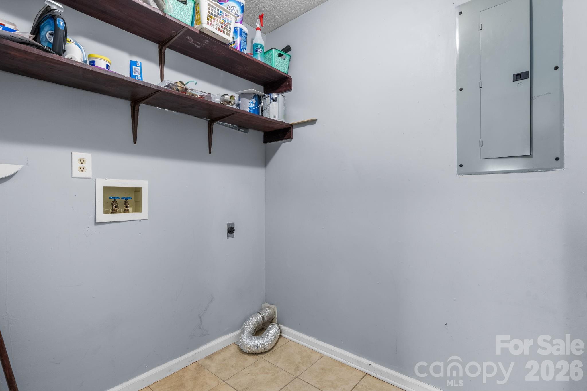 1481 Levi Lane — Lenoir