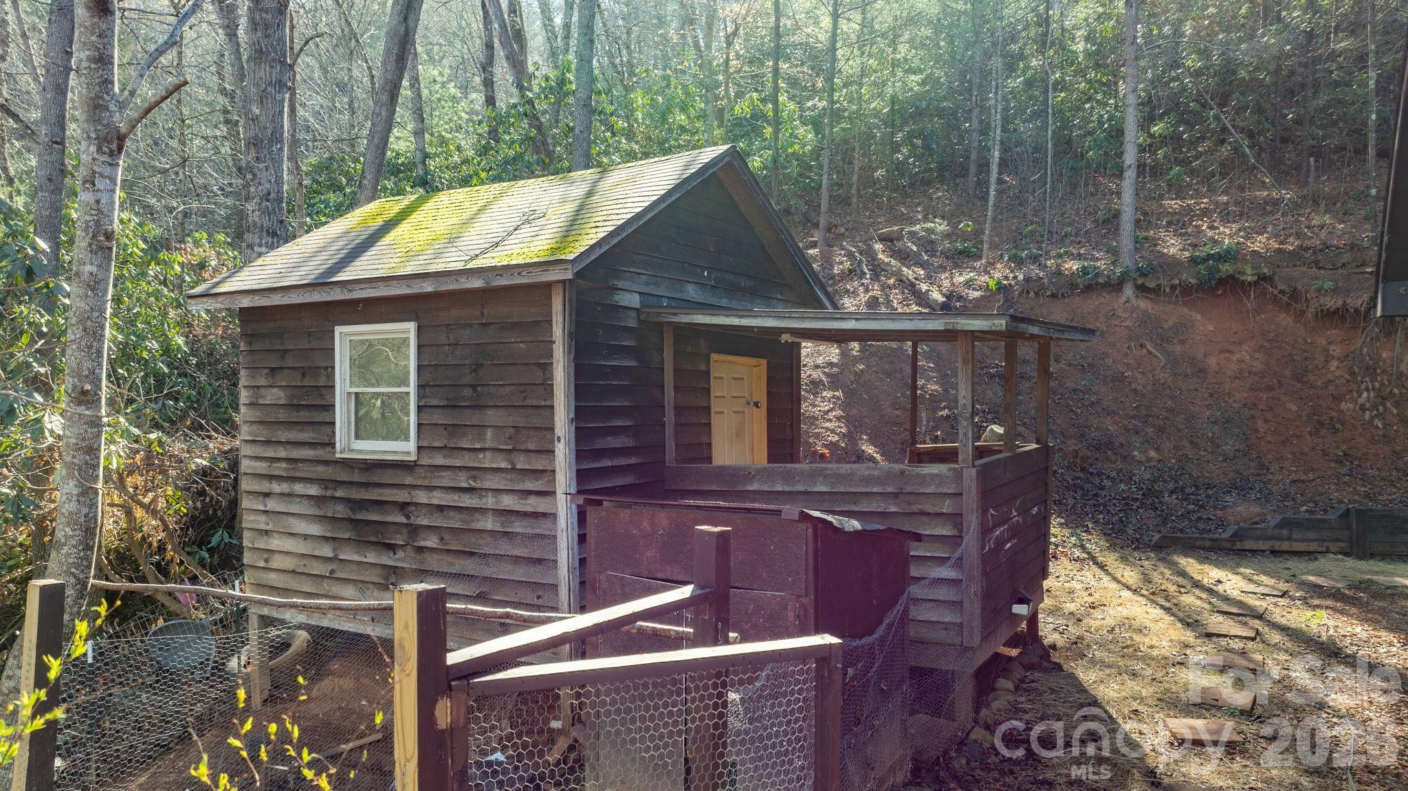 1481 Levi Lane — Lenoir
