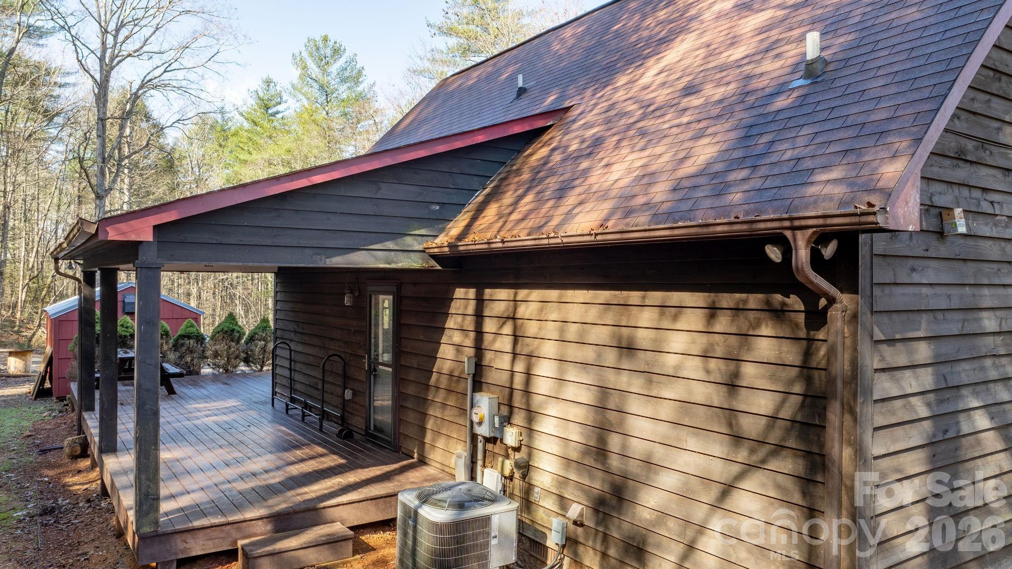 1481 Levi Lane — Lenoir