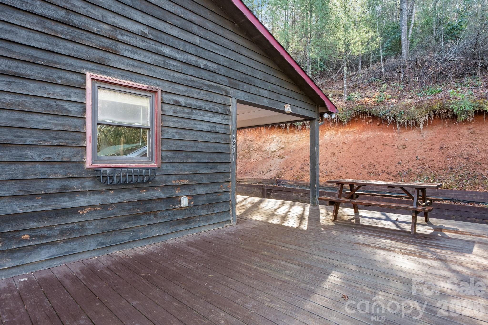 1481 Levi Lane — Lenoir