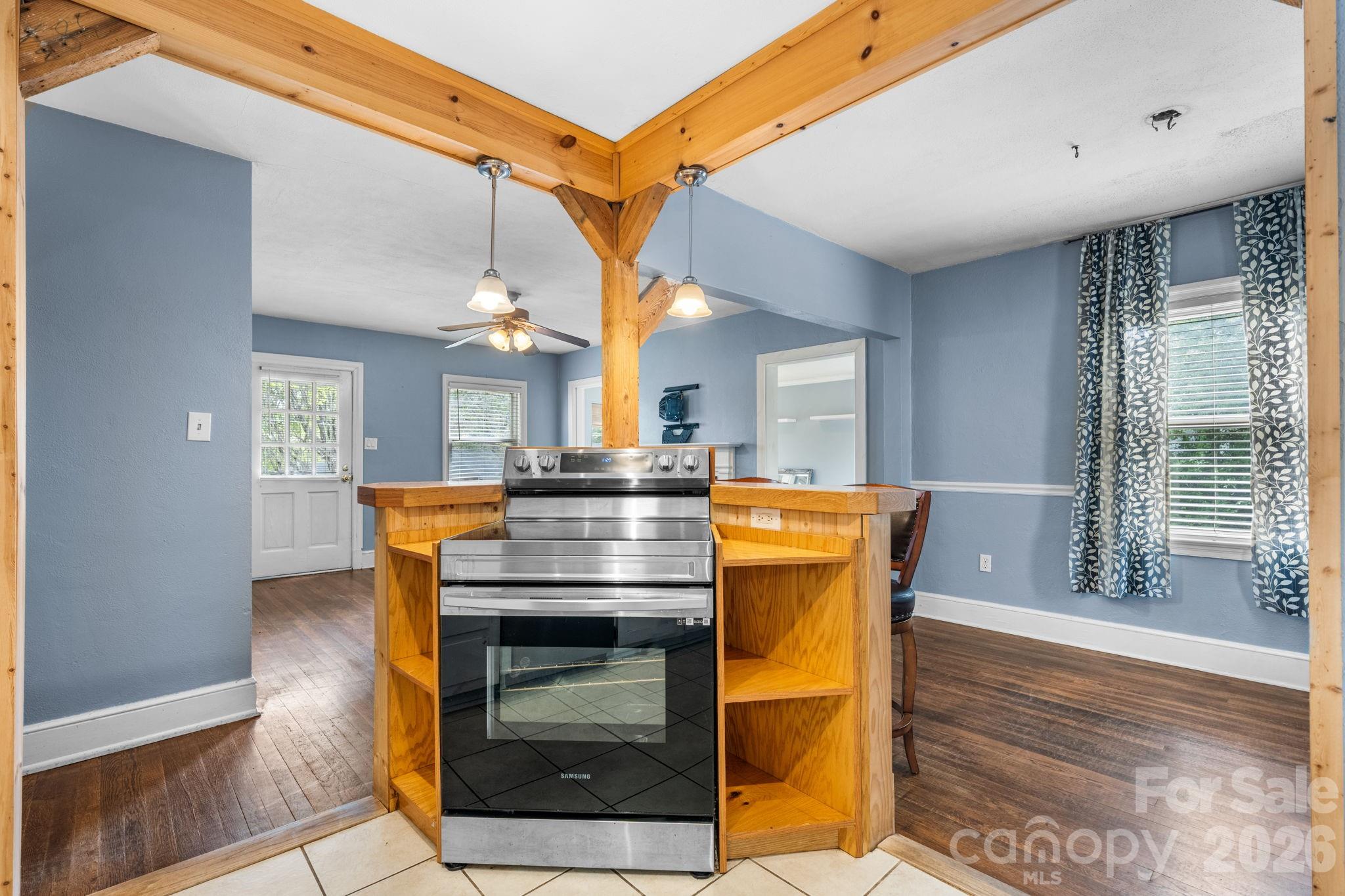 1339 11th Street NW — Hickory