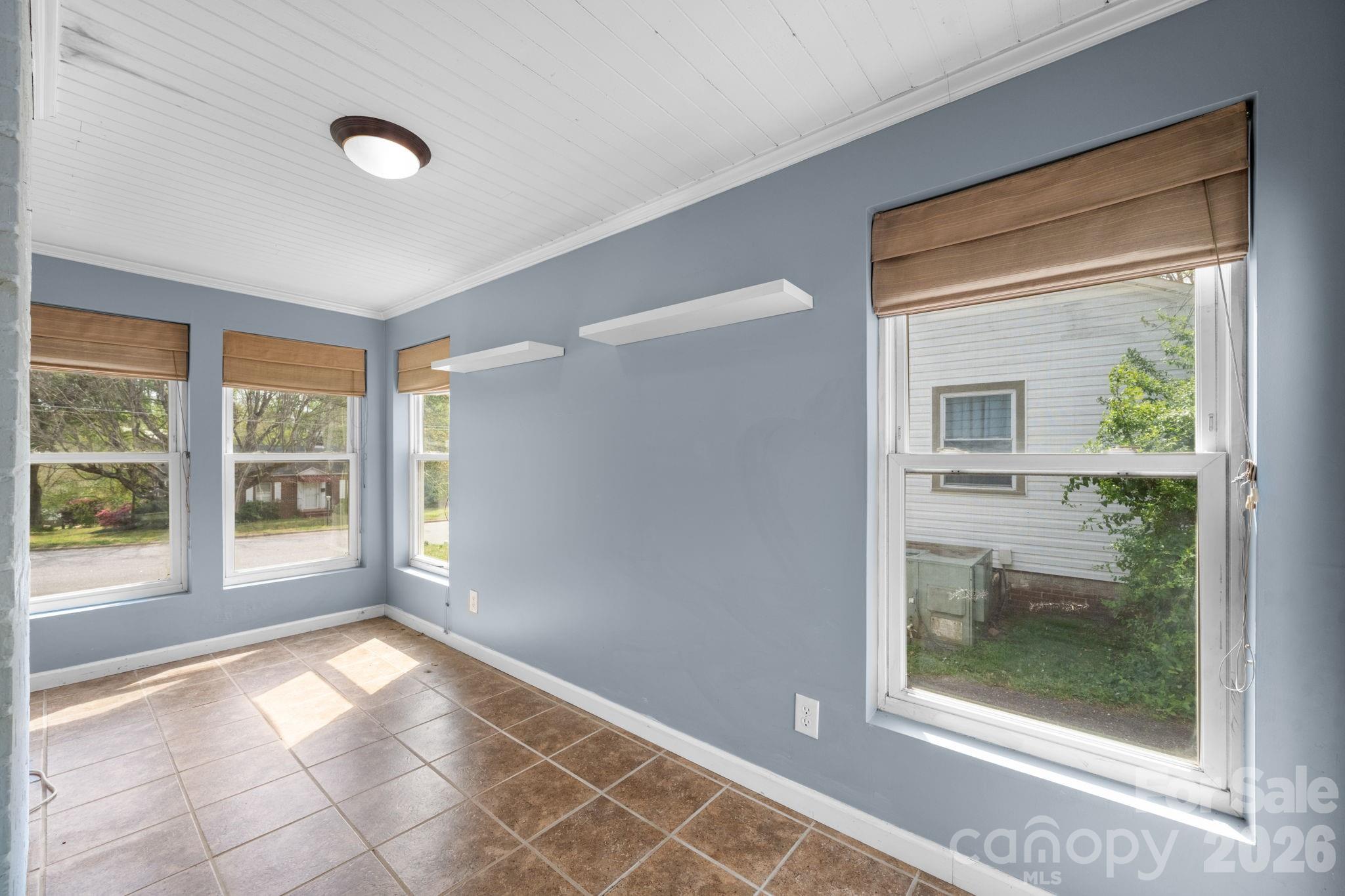 1339 11th Street NW — Hickory