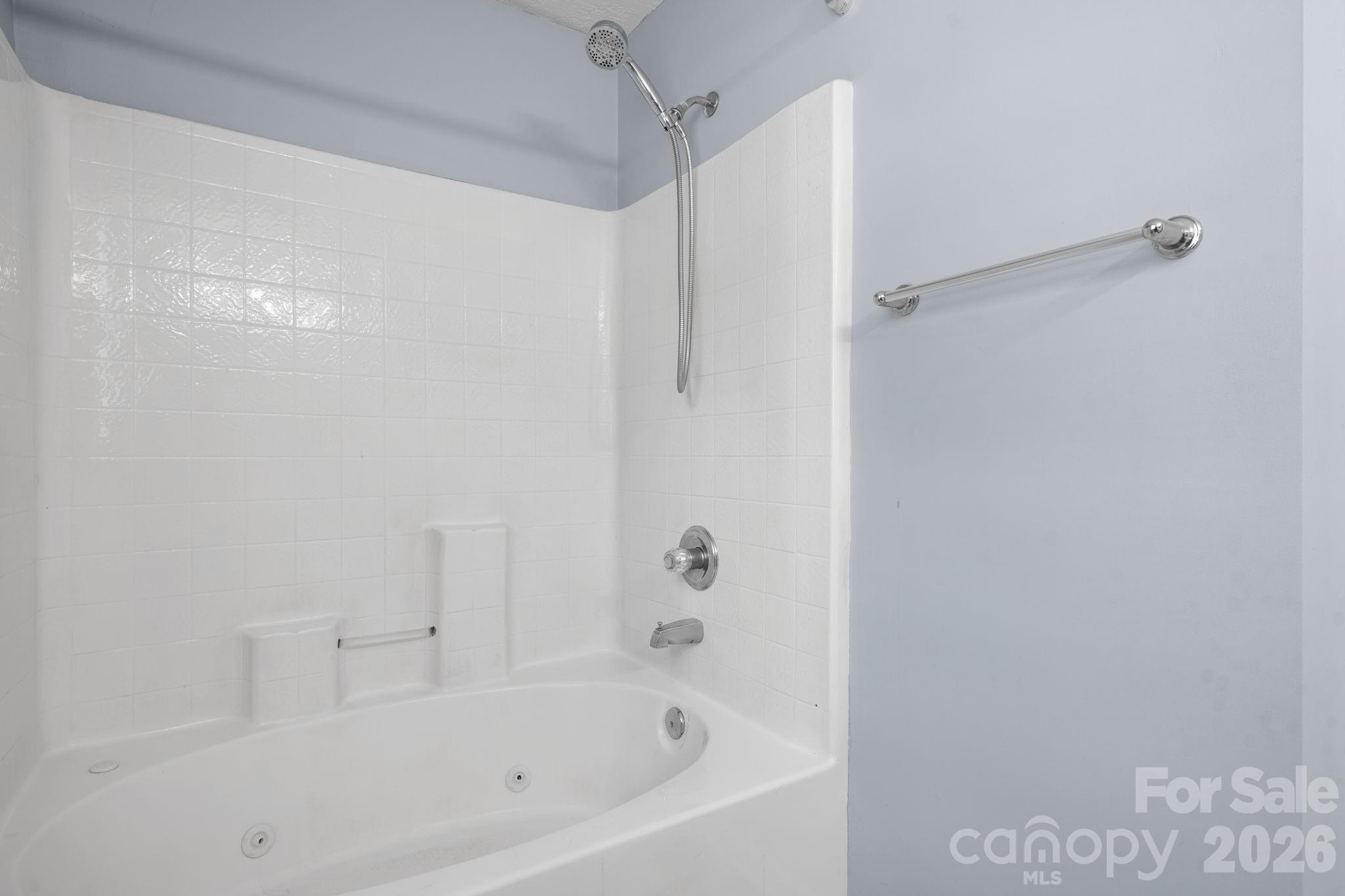 1339 11th Street NW — Hickory