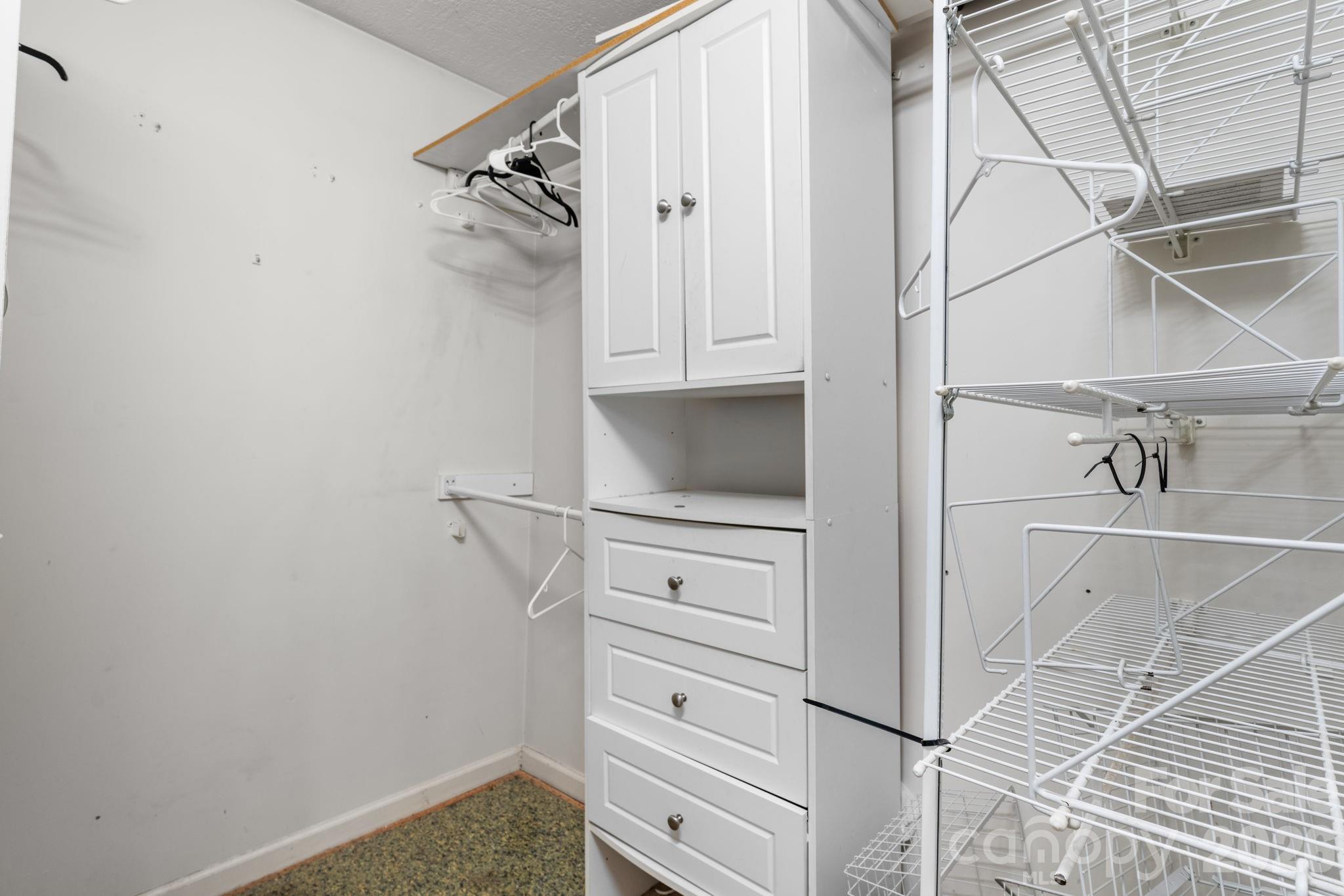 1339 11th Street NW — Hickory
