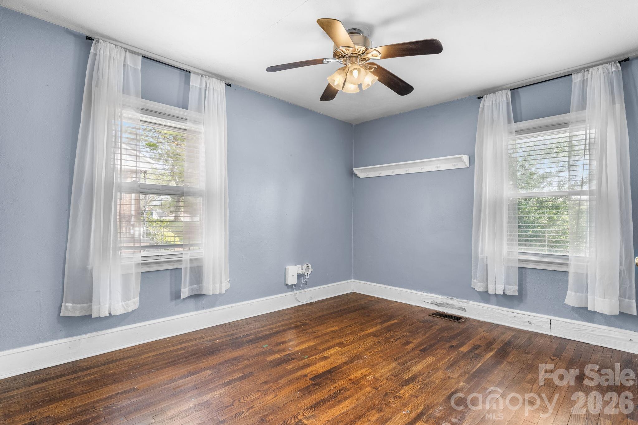 1339 11th Street NW — Hickory