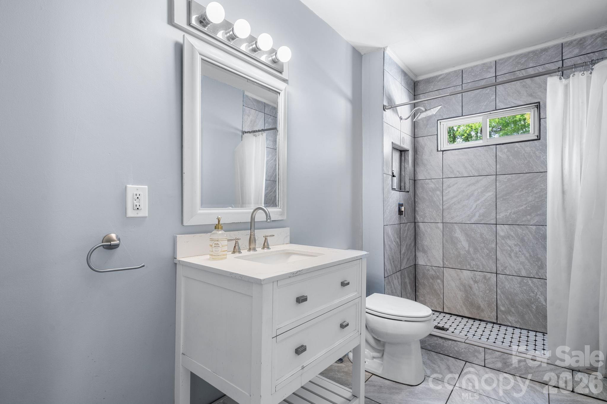 1339 11th Street NW — Hickory