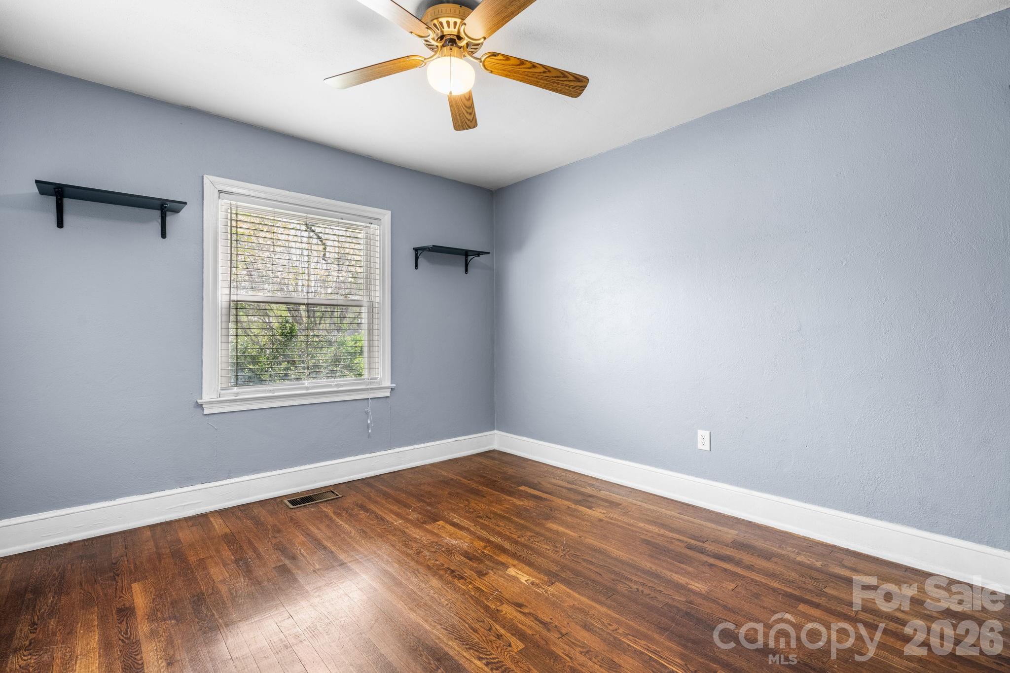 1339 11th Street NW — Hickory