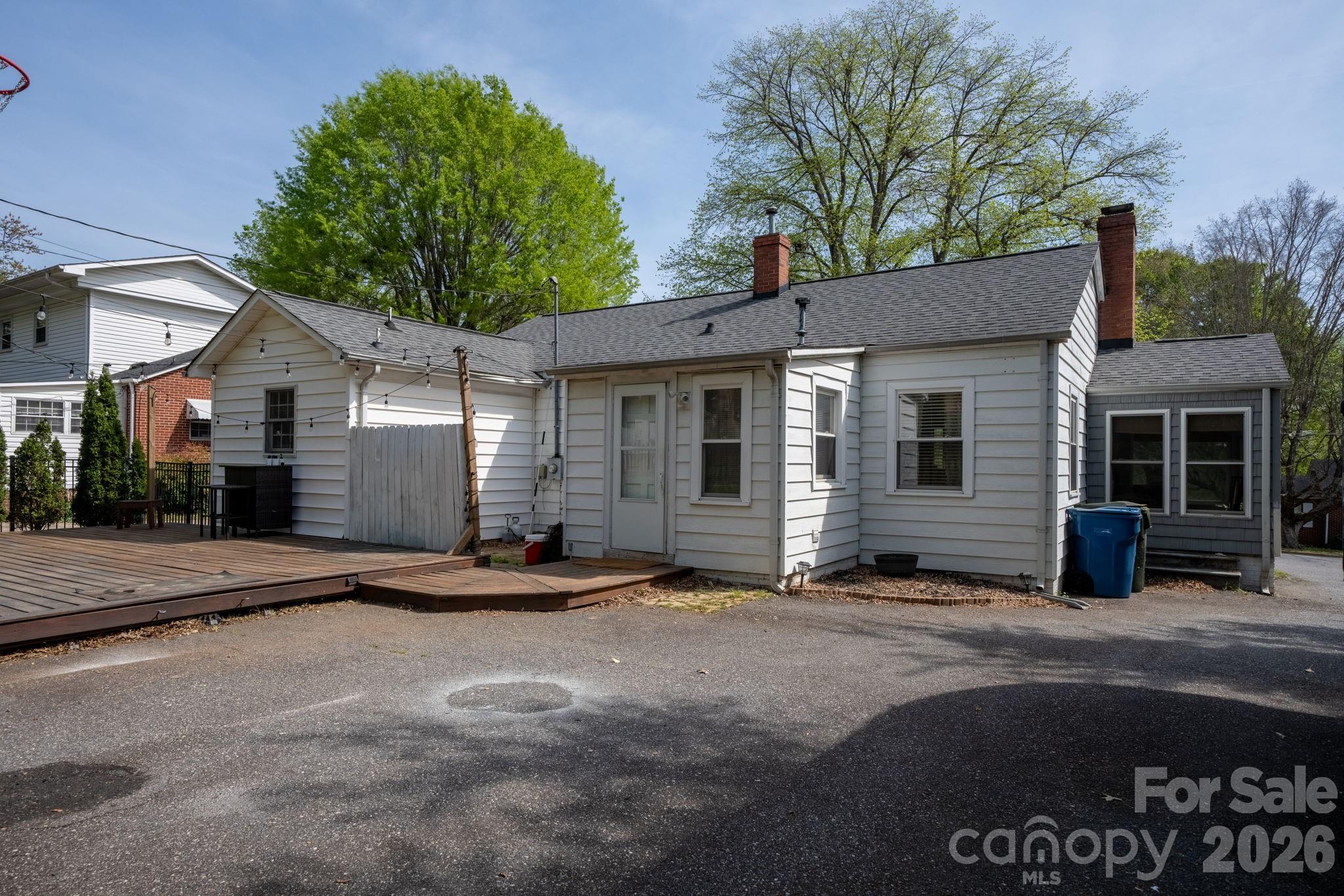 1339 11th Street NW — Hickory