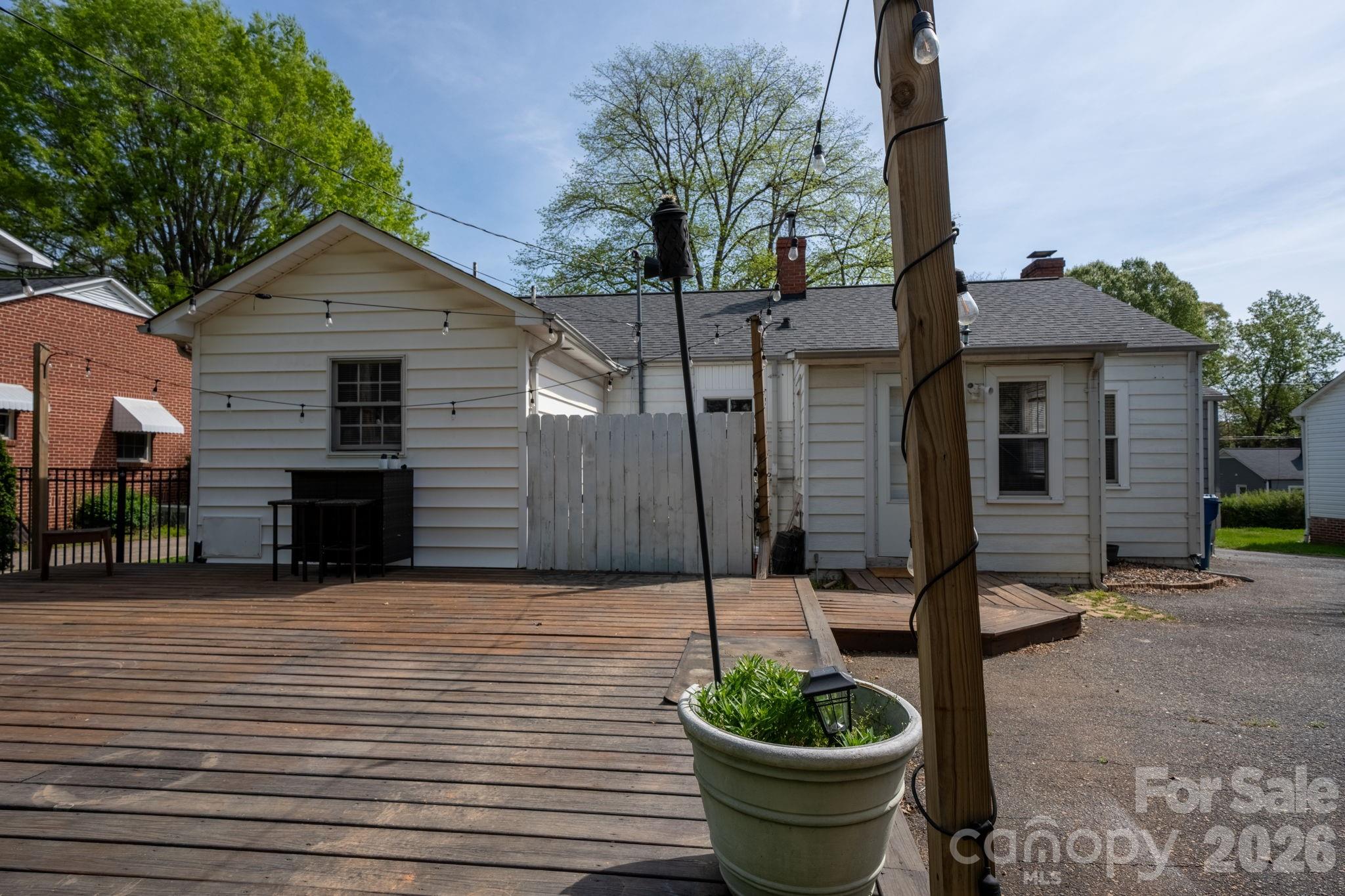 1339 11th Street NW — Hickory