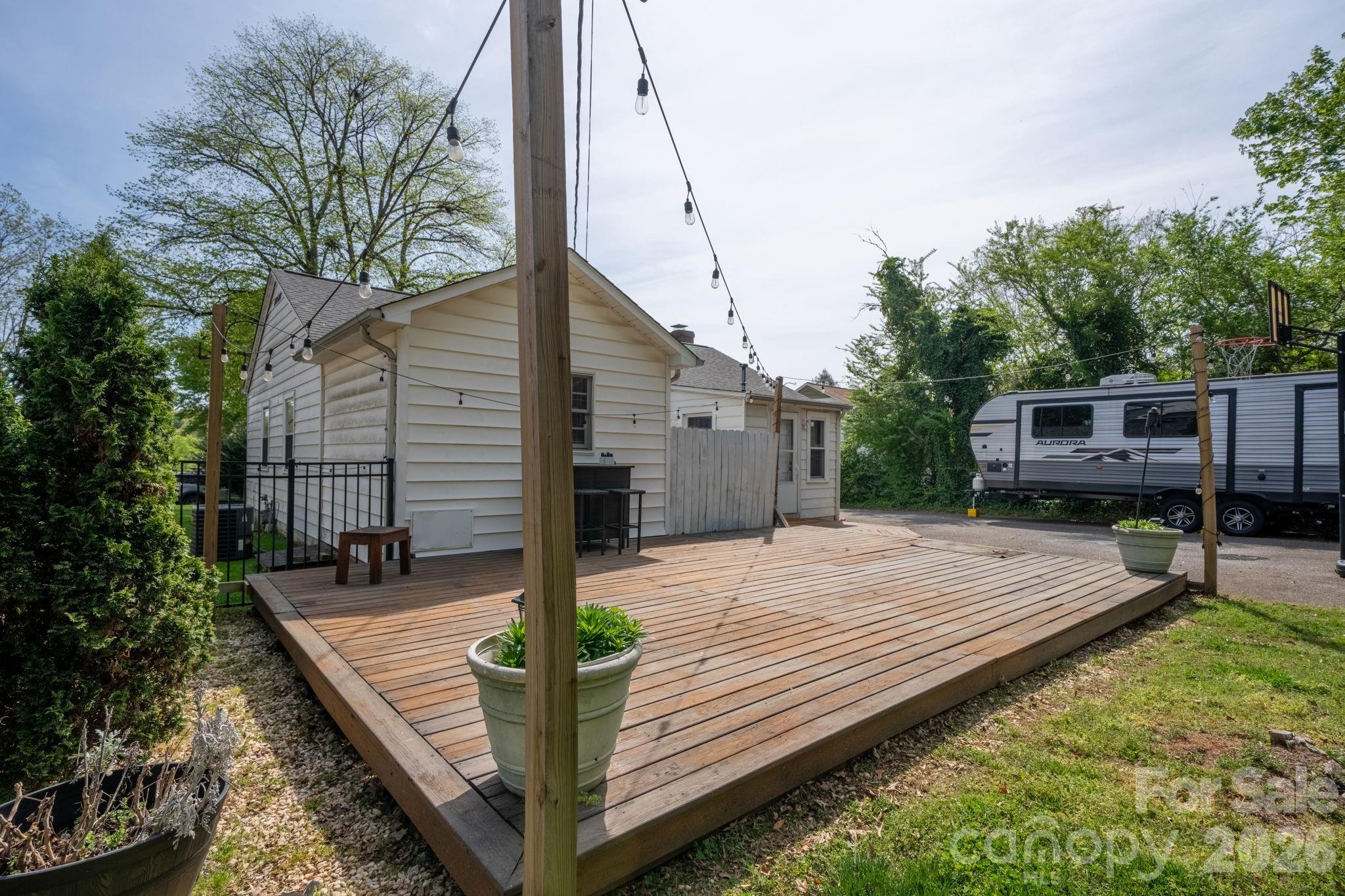 1339 11th Street NW — Hickory