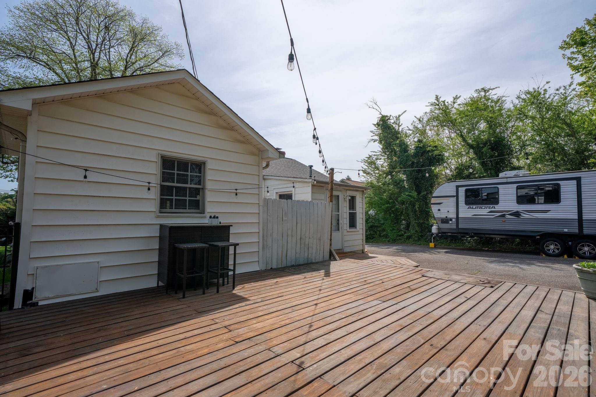 1339 11th Street NW — Hickory