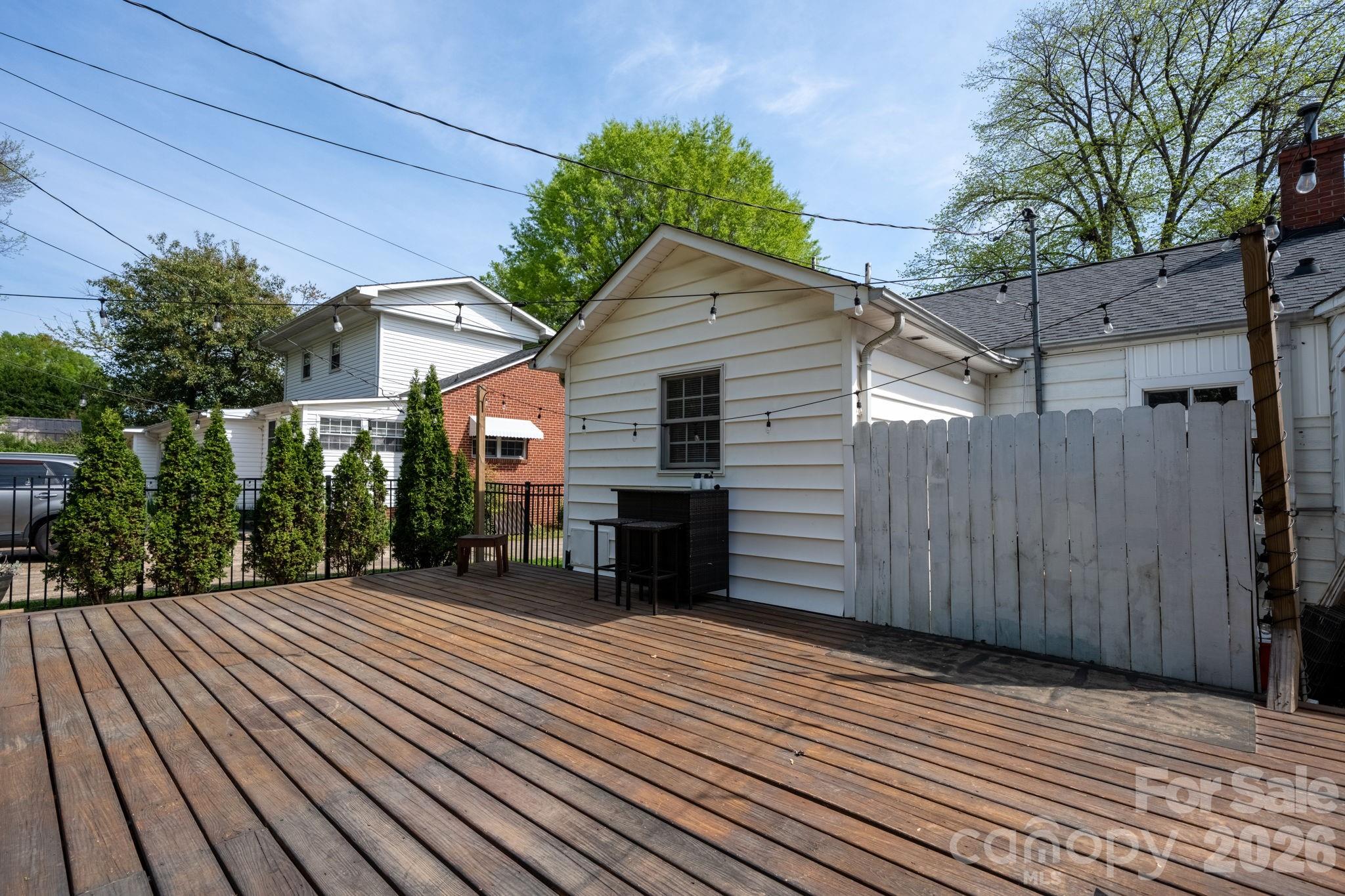 1339 11th Street NW — Hickory