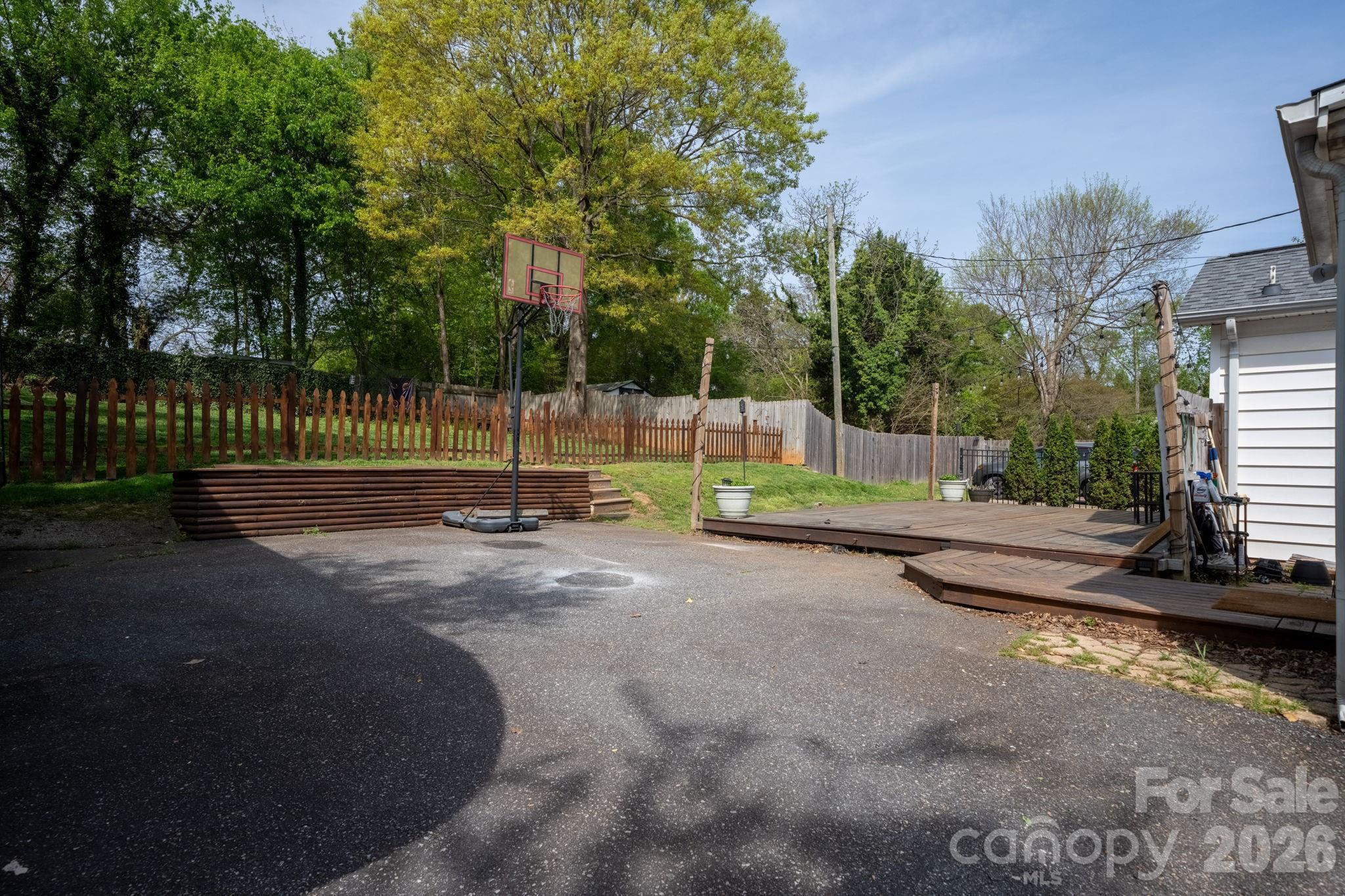 1339 11th Street NW — Hickory
