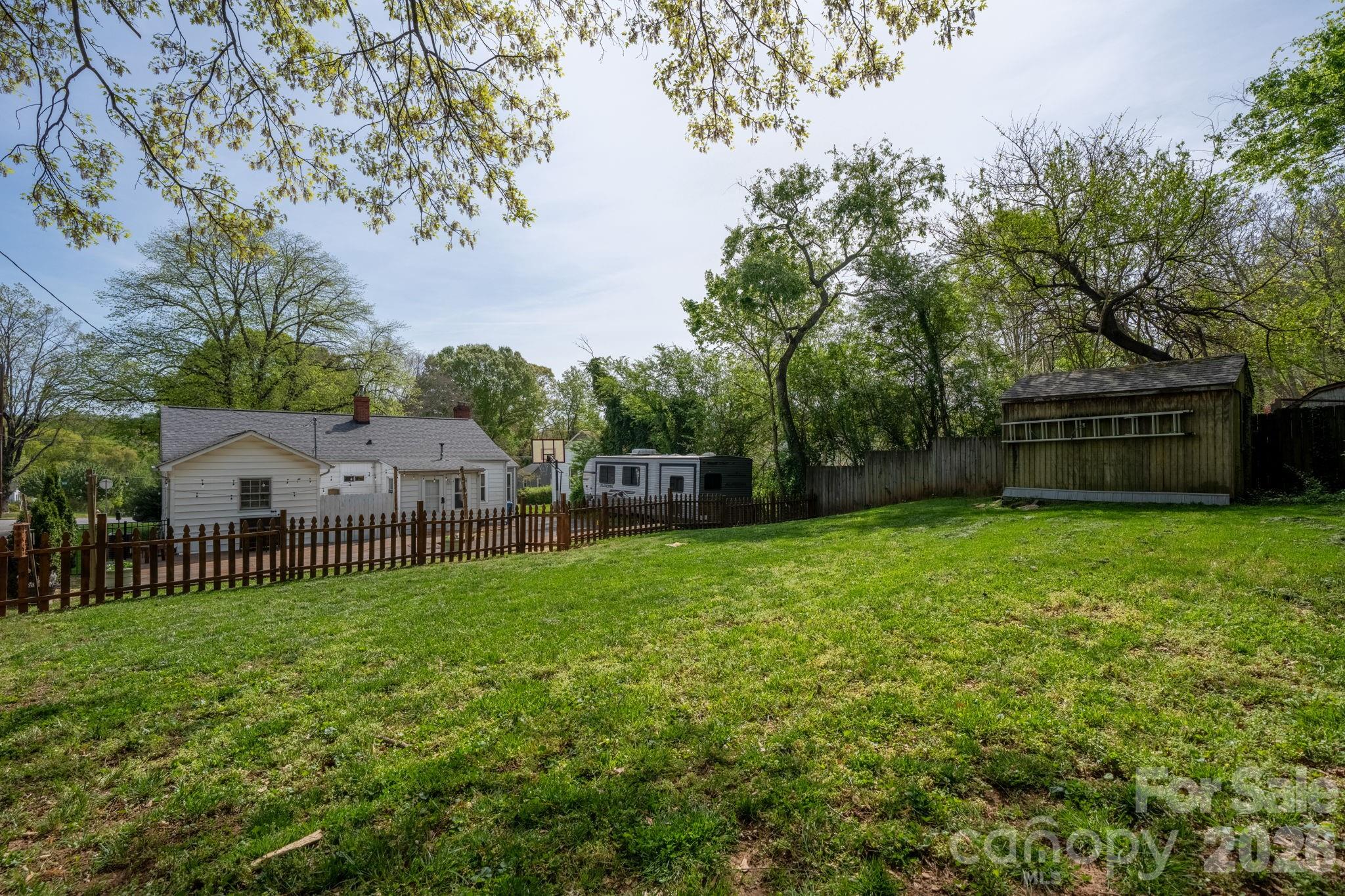 1339 11th Street NW — Hickory