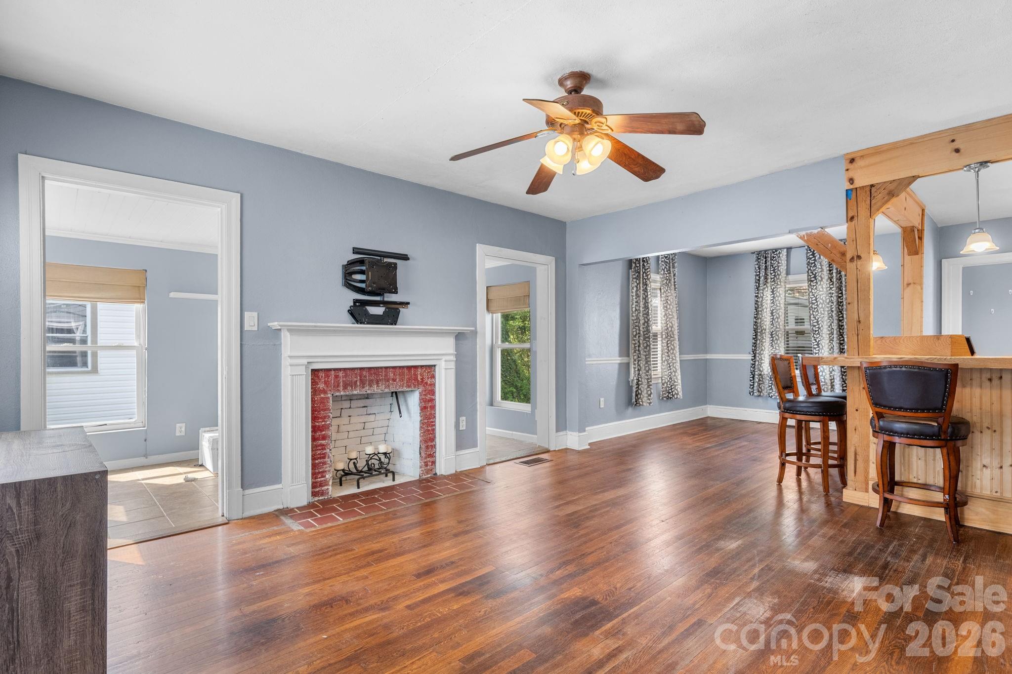 1339 11th Street NW — Hickory