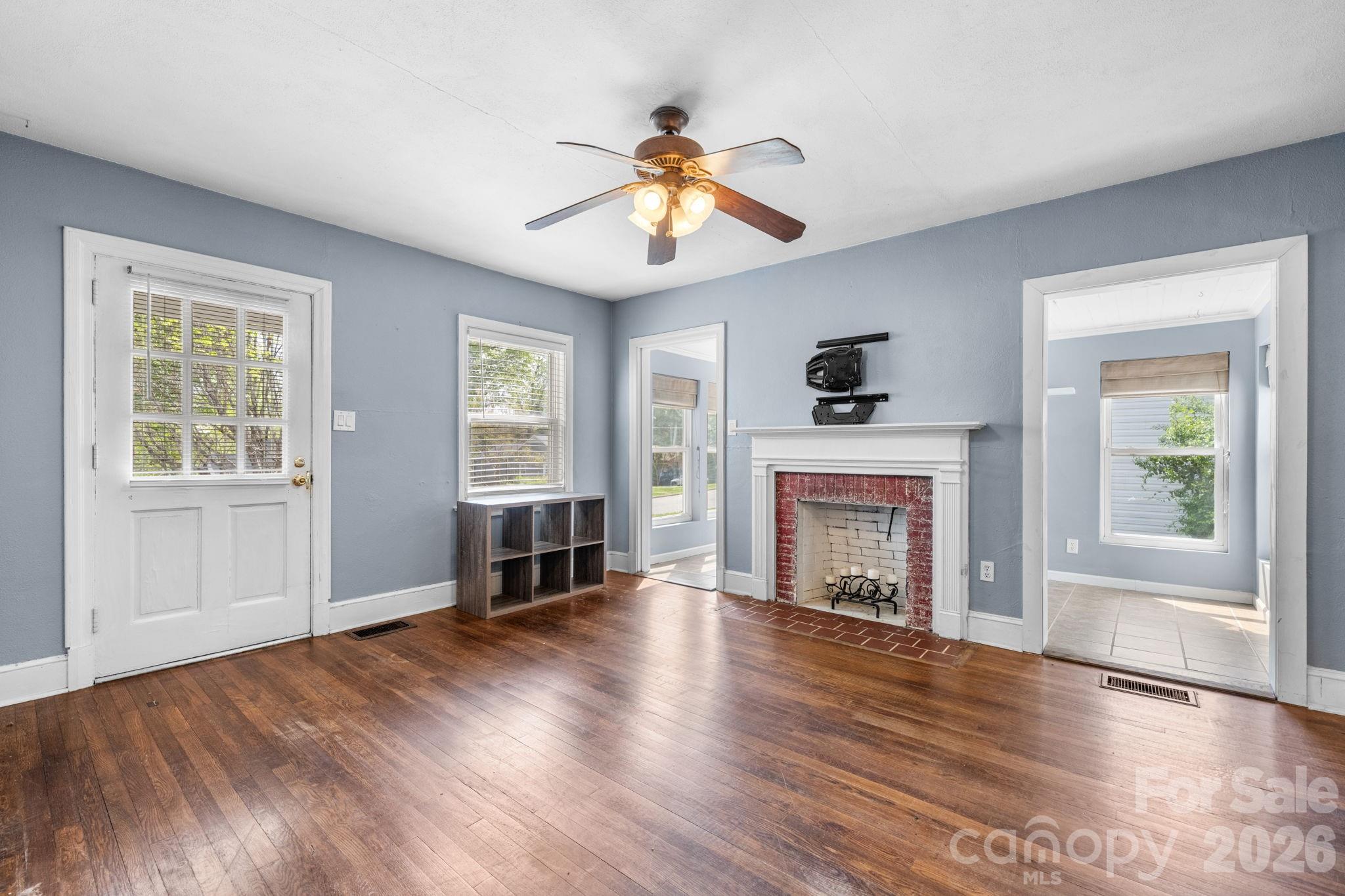 1339 11th Street NW — Hickory