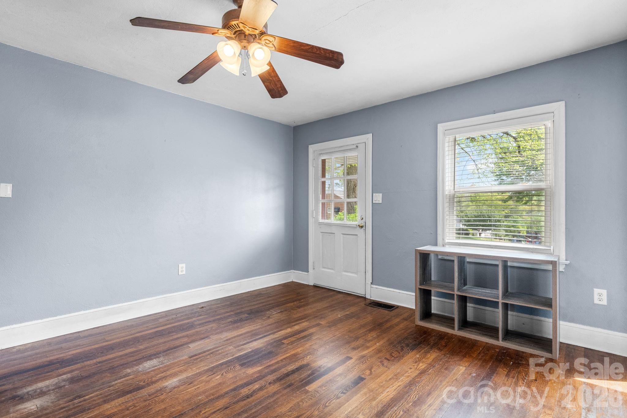1339 11th Street NW — Hickory
