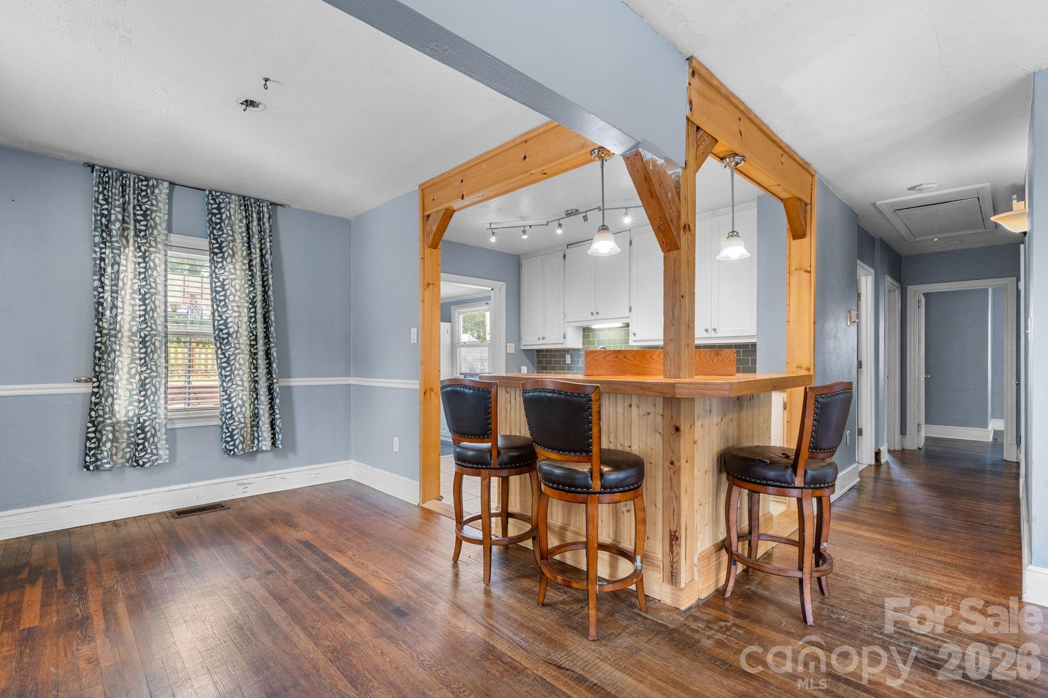 1339 11th Street NW — Hickory