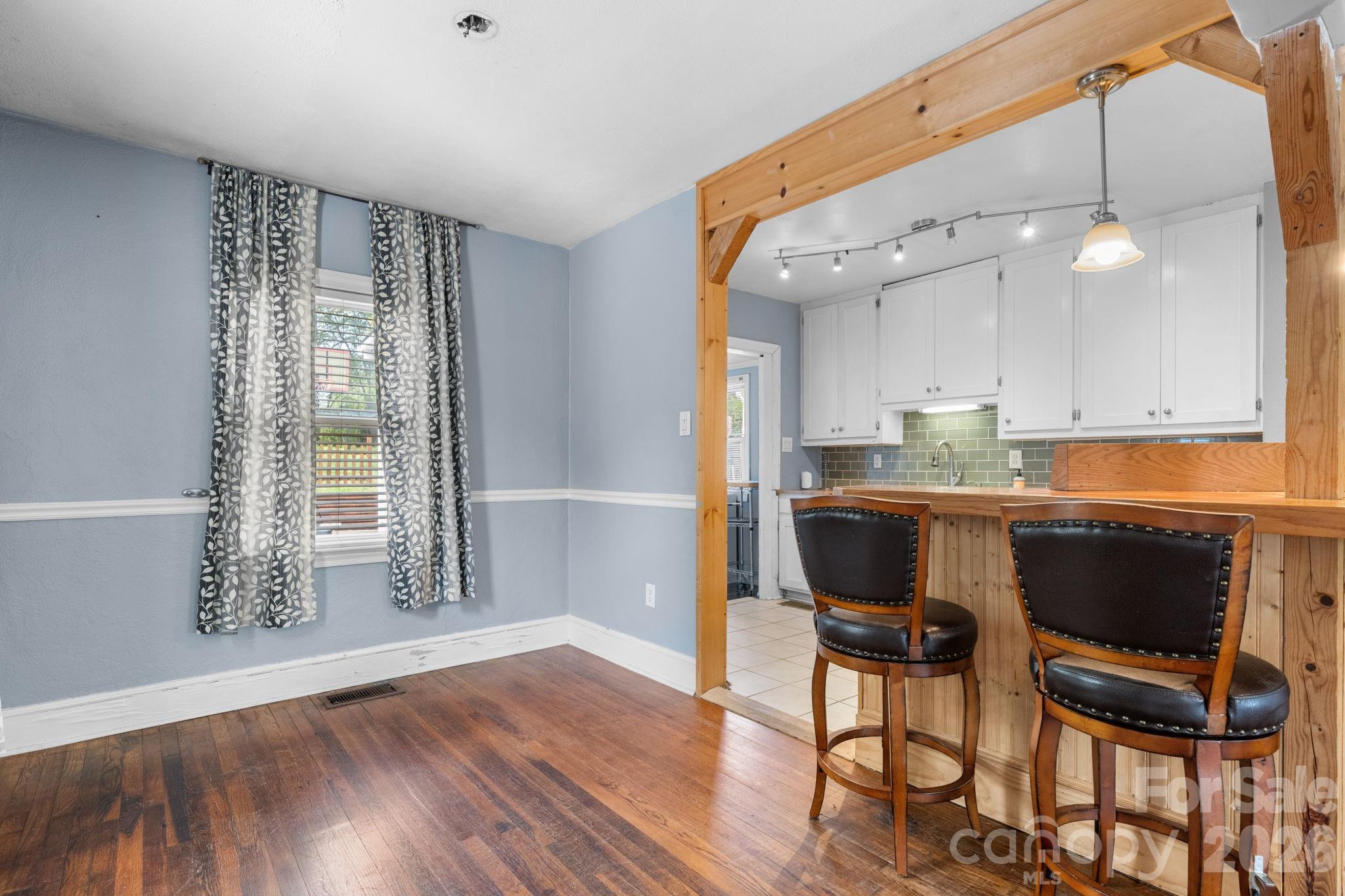 1339 11th Street NW — Hickory