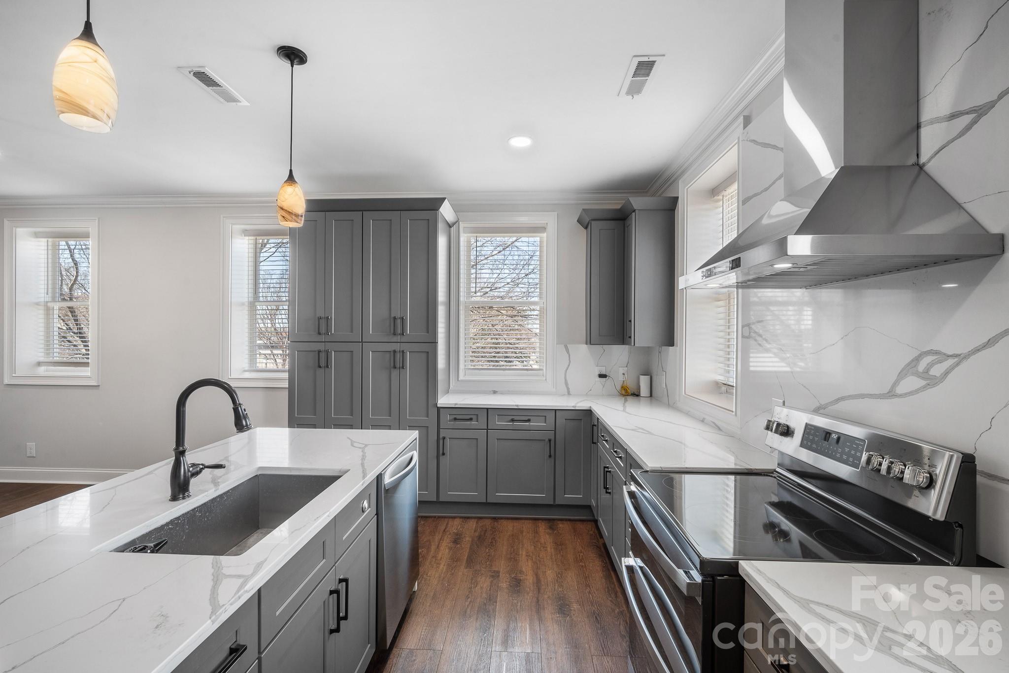 121 N Main Street — Lexington