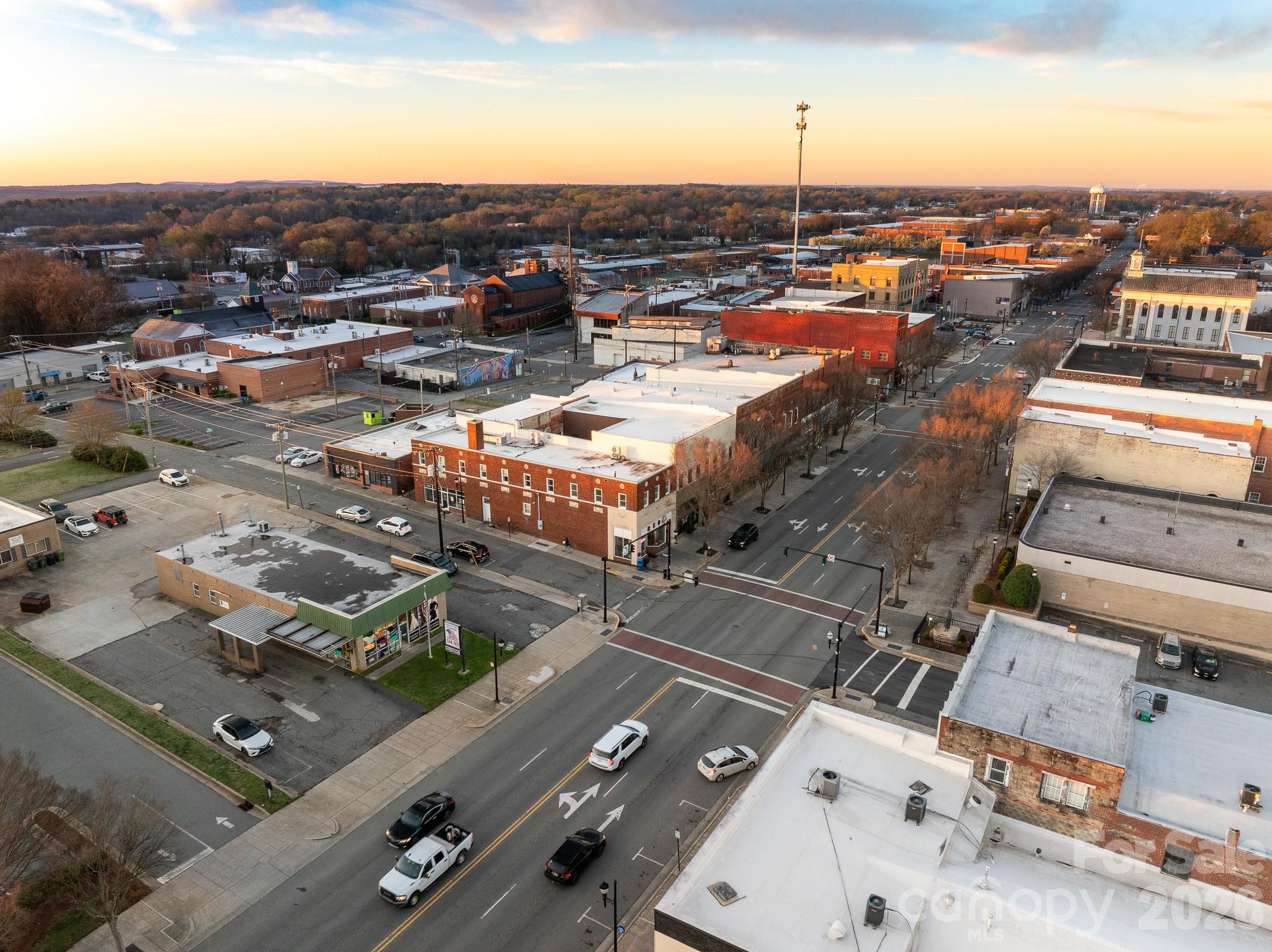 121 N Main Street — Lexington