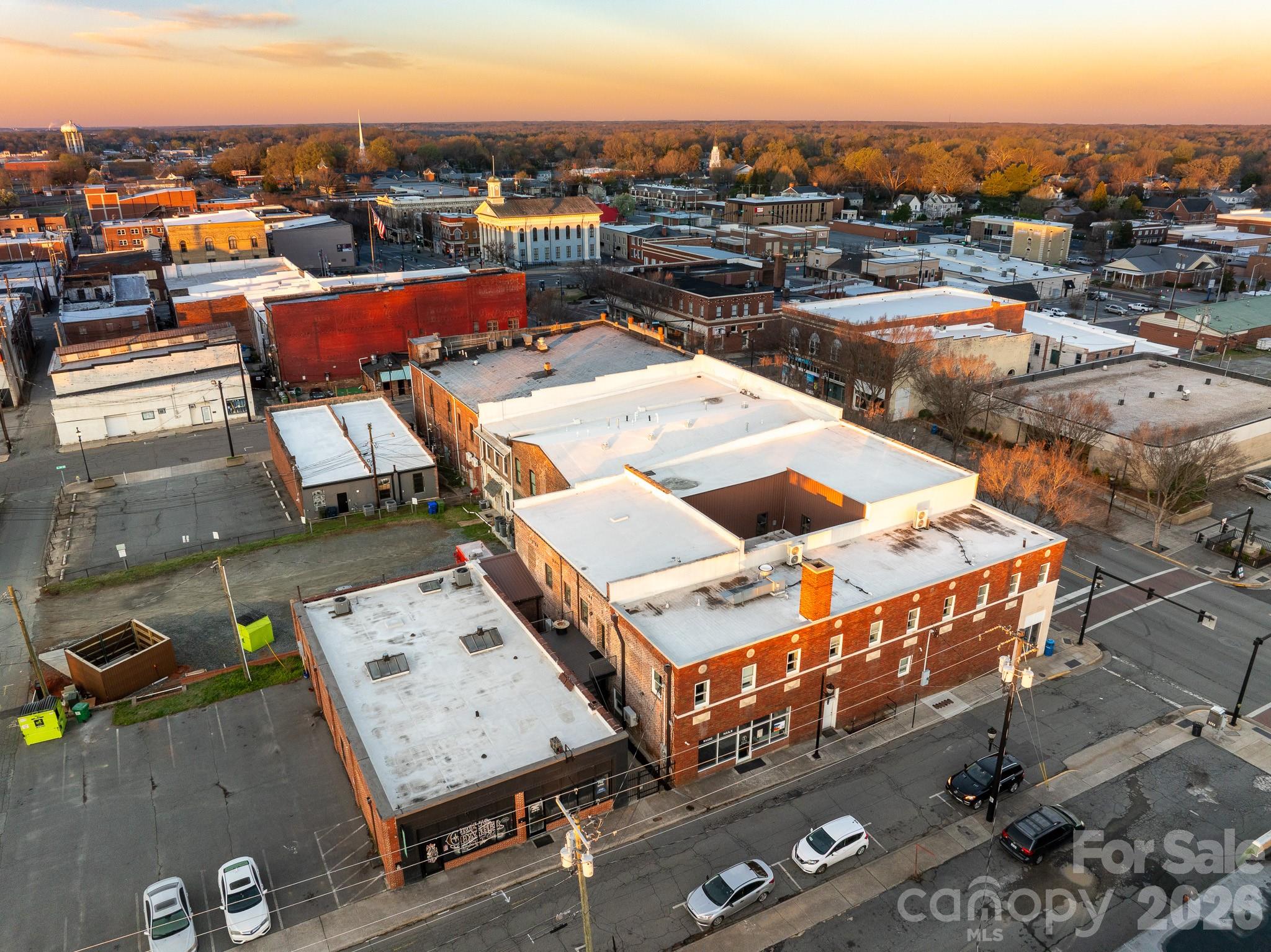 121 N Main Street — Lexington