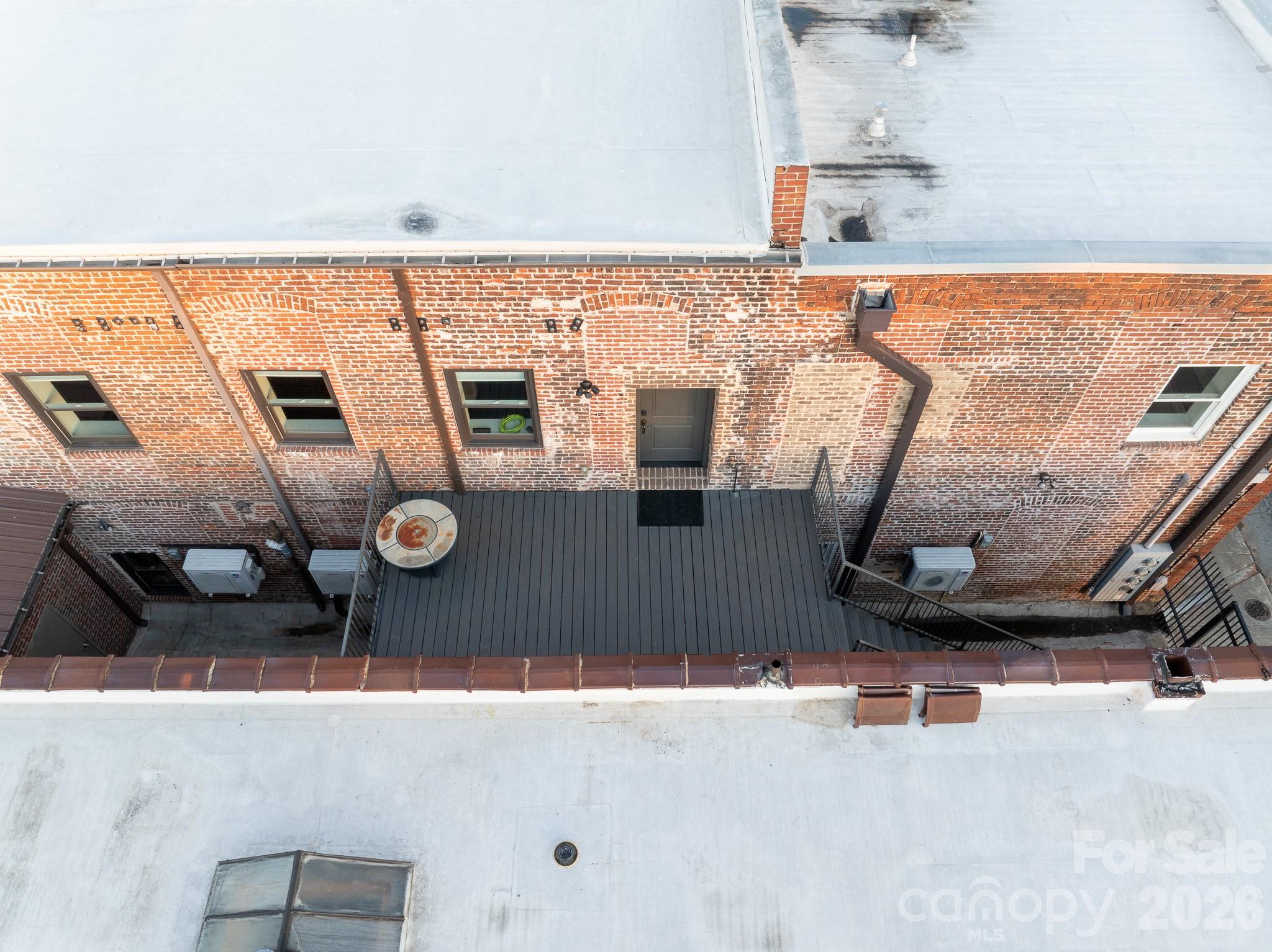 121 N Main Street — Lexington