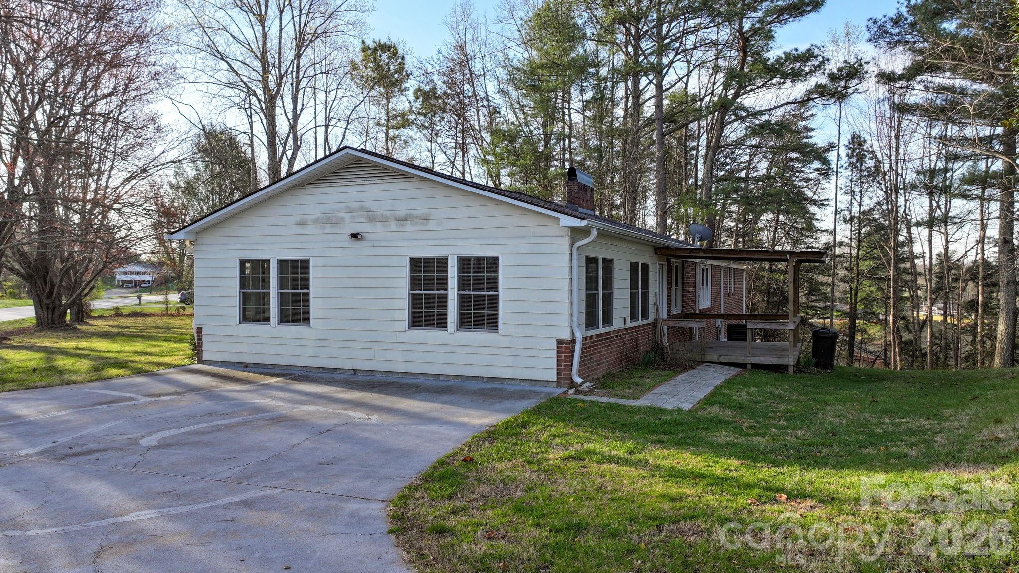 1629 NC 126 Road — Morganton