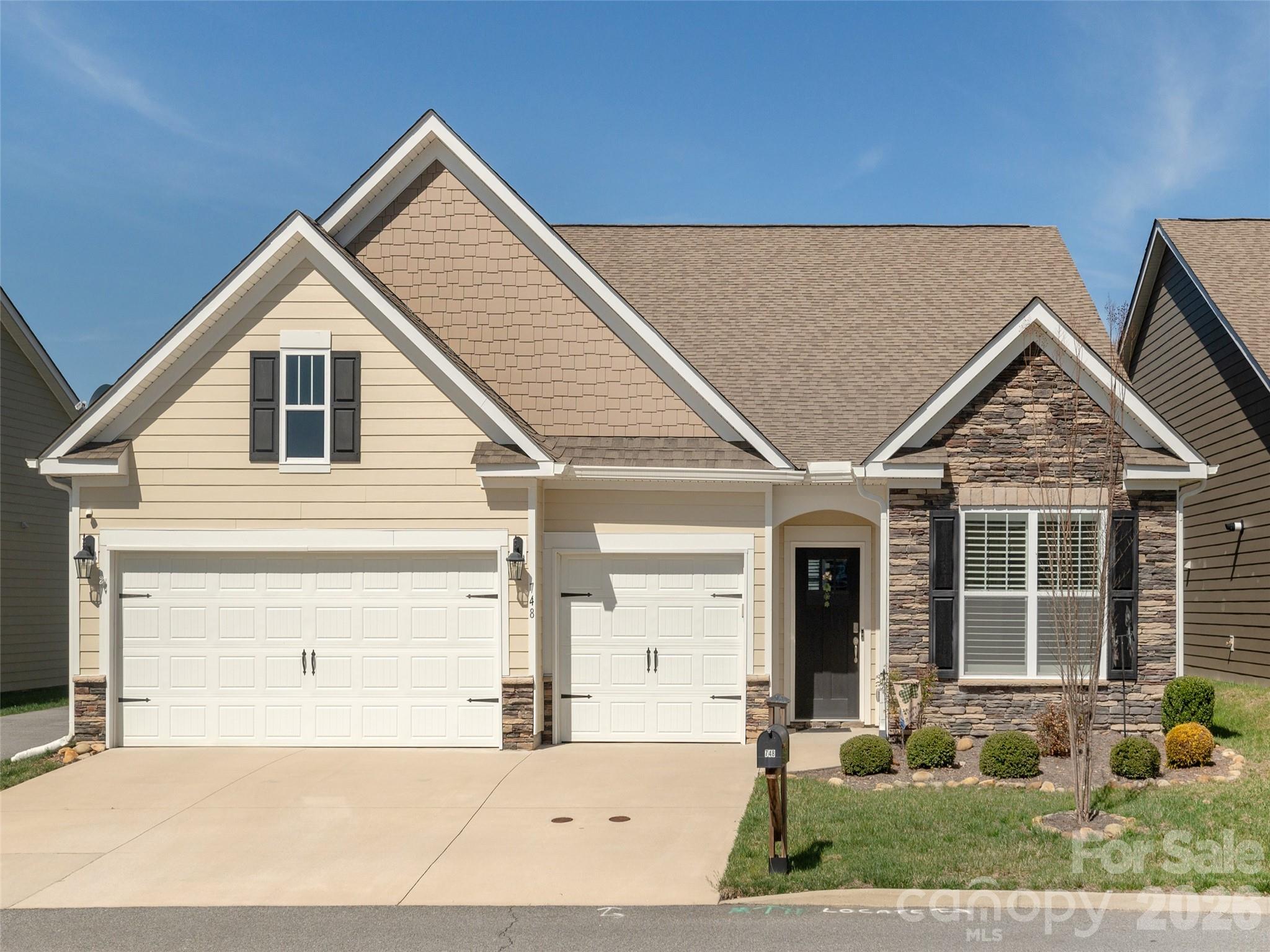 748 Summerfield Place — Flat Rock