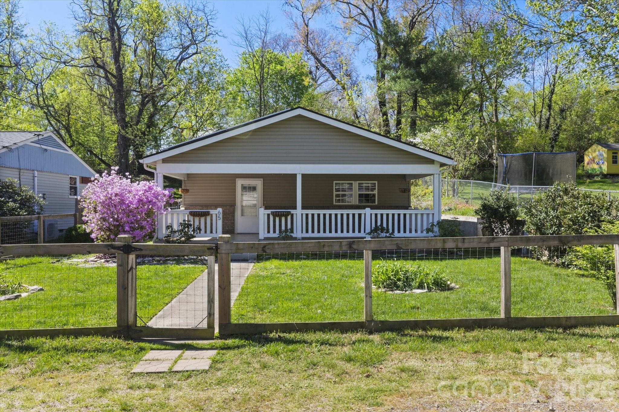 65 New Jersey Avenue — Asheville