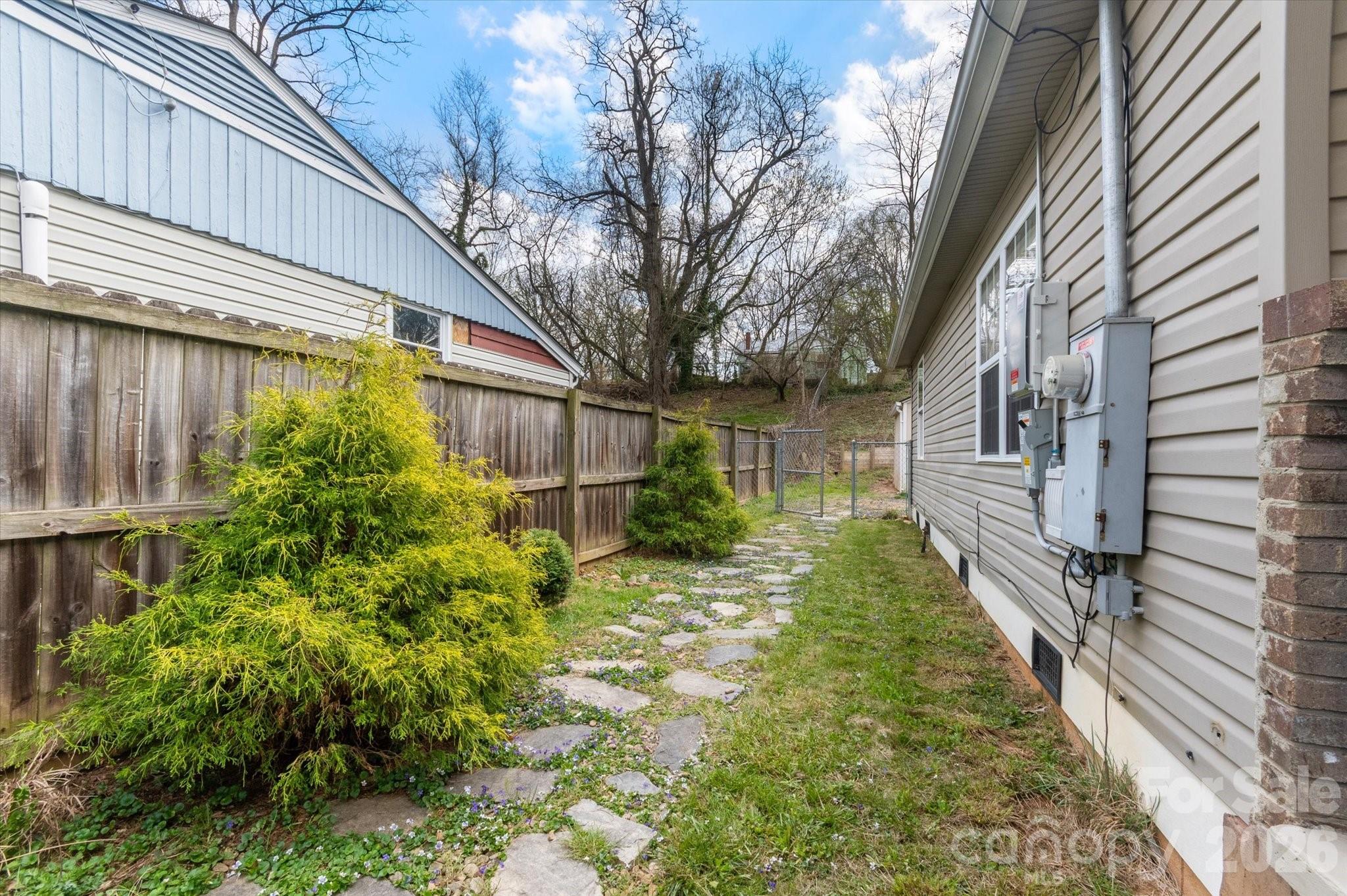 65 New Jersey Avenue — Asheville