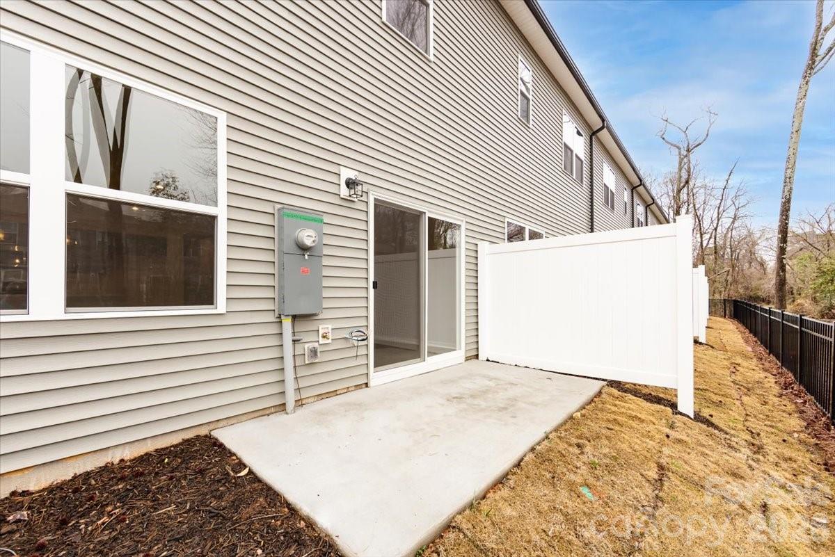 6017 Longar Lane — Charlotte