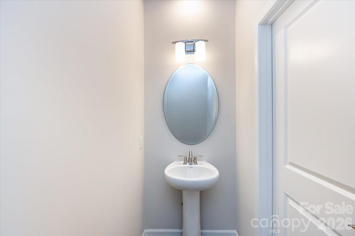 6017 Longar Lane — Charlotte
