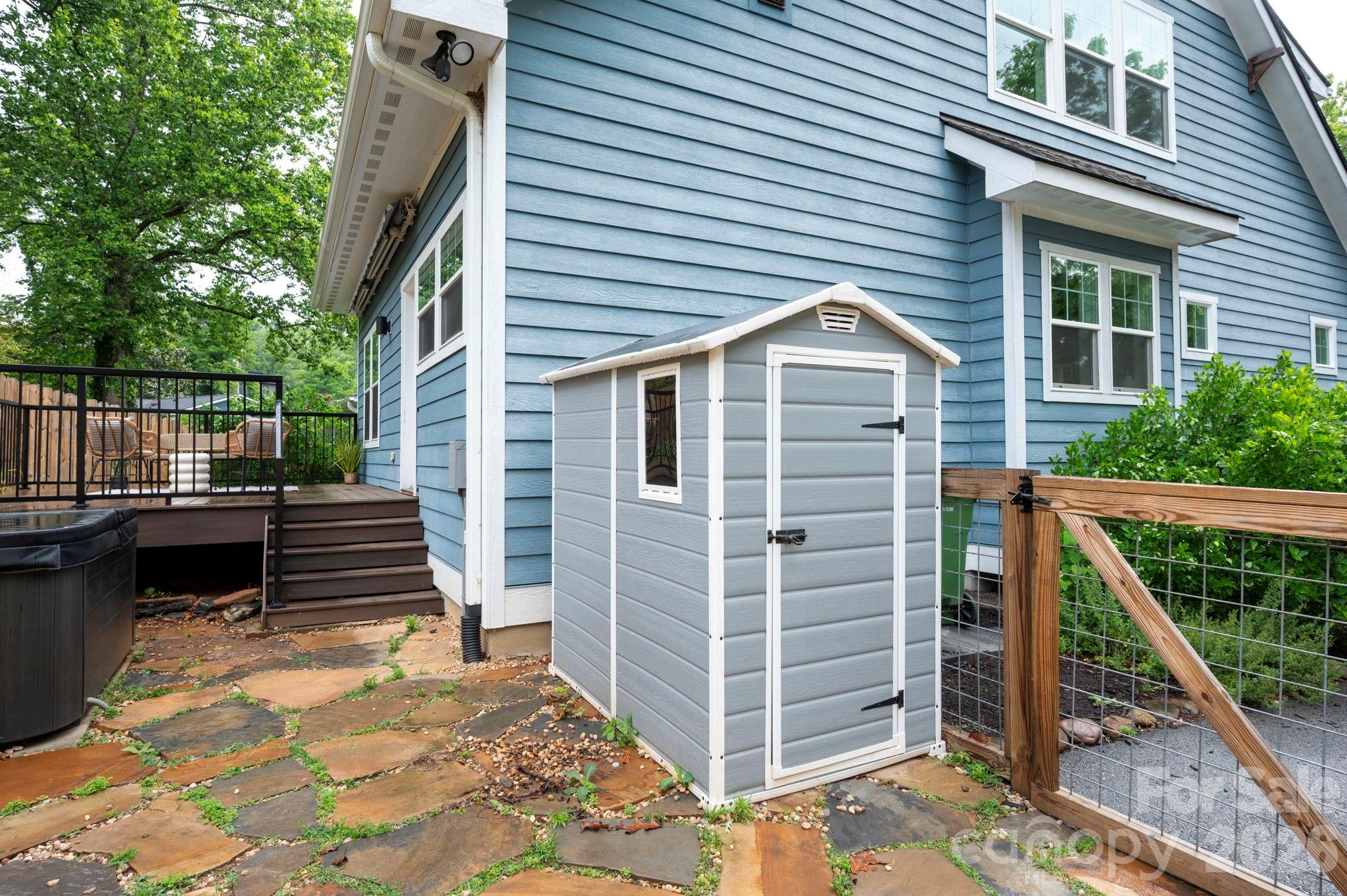 163 Sand Hill Road — Asheville