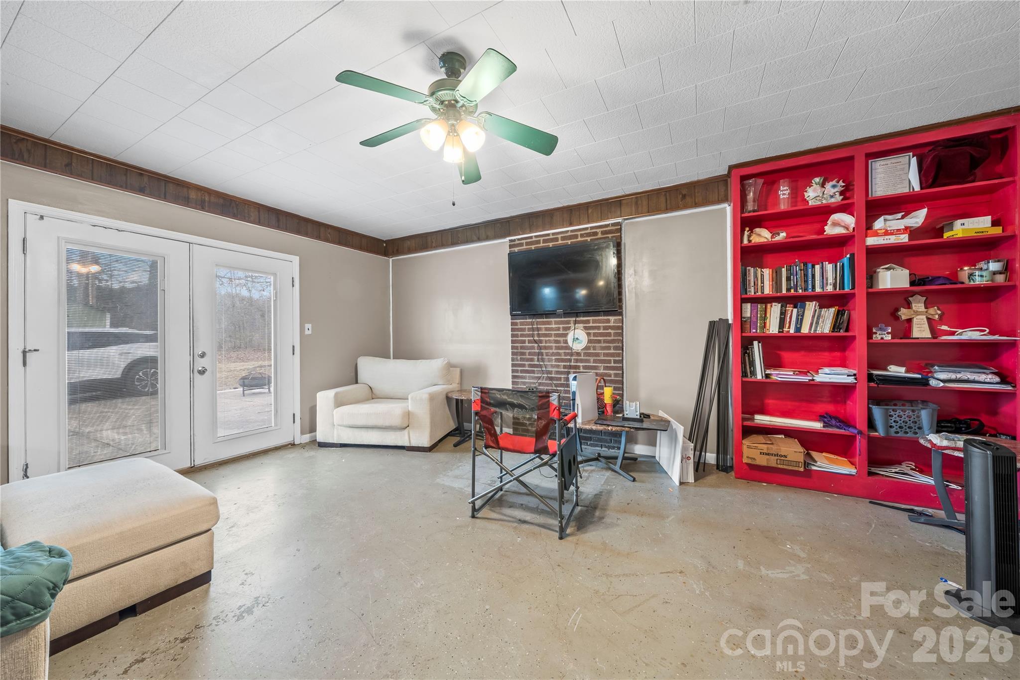 7910 Winalda Avenue — Sherrills Ford