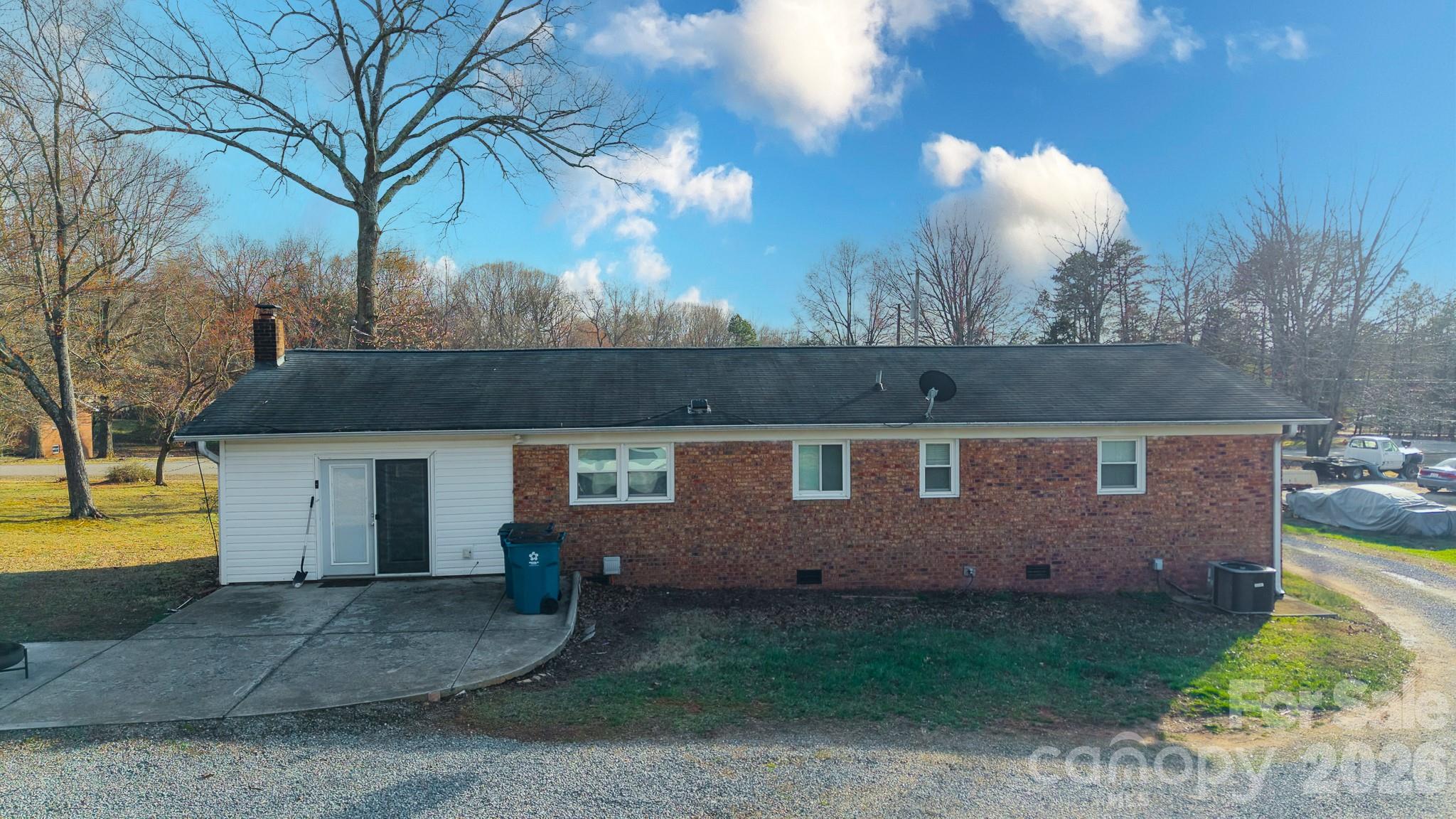 7910 Winalda Avenue — Sherrills Ford