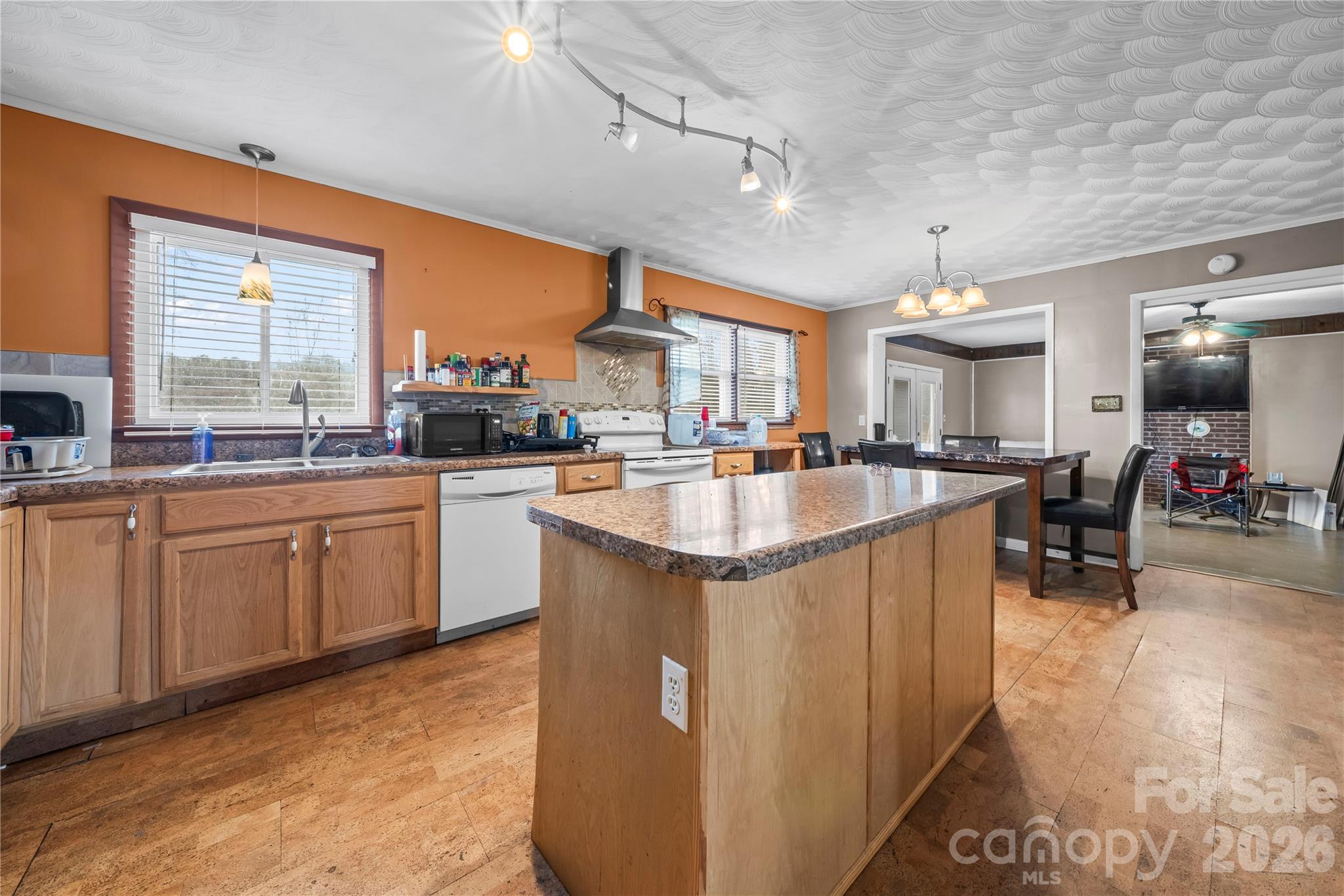 7910 Winalda Avenue — Sherrills Ford