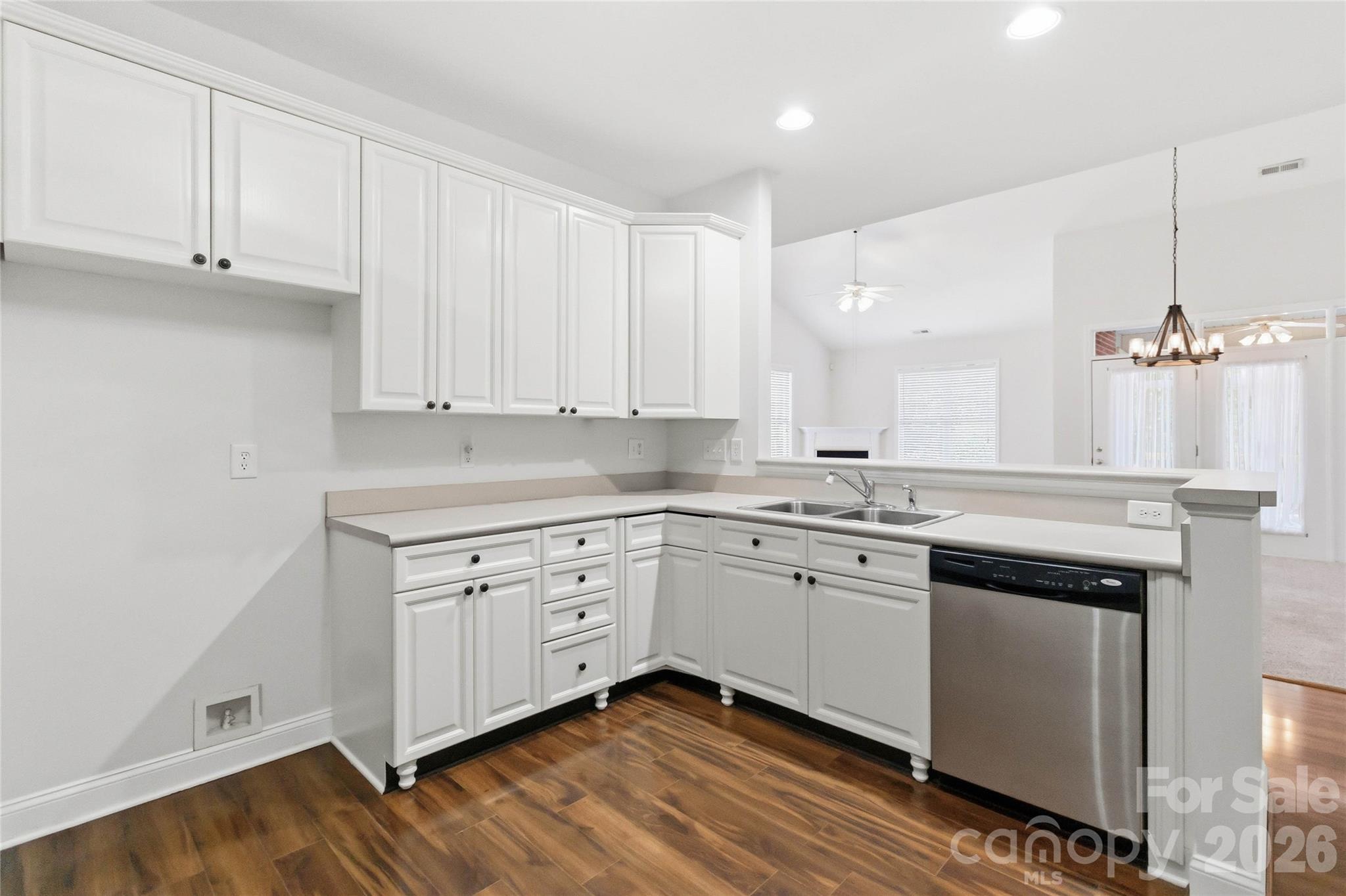 3832 Misty Glen Court — Matthews