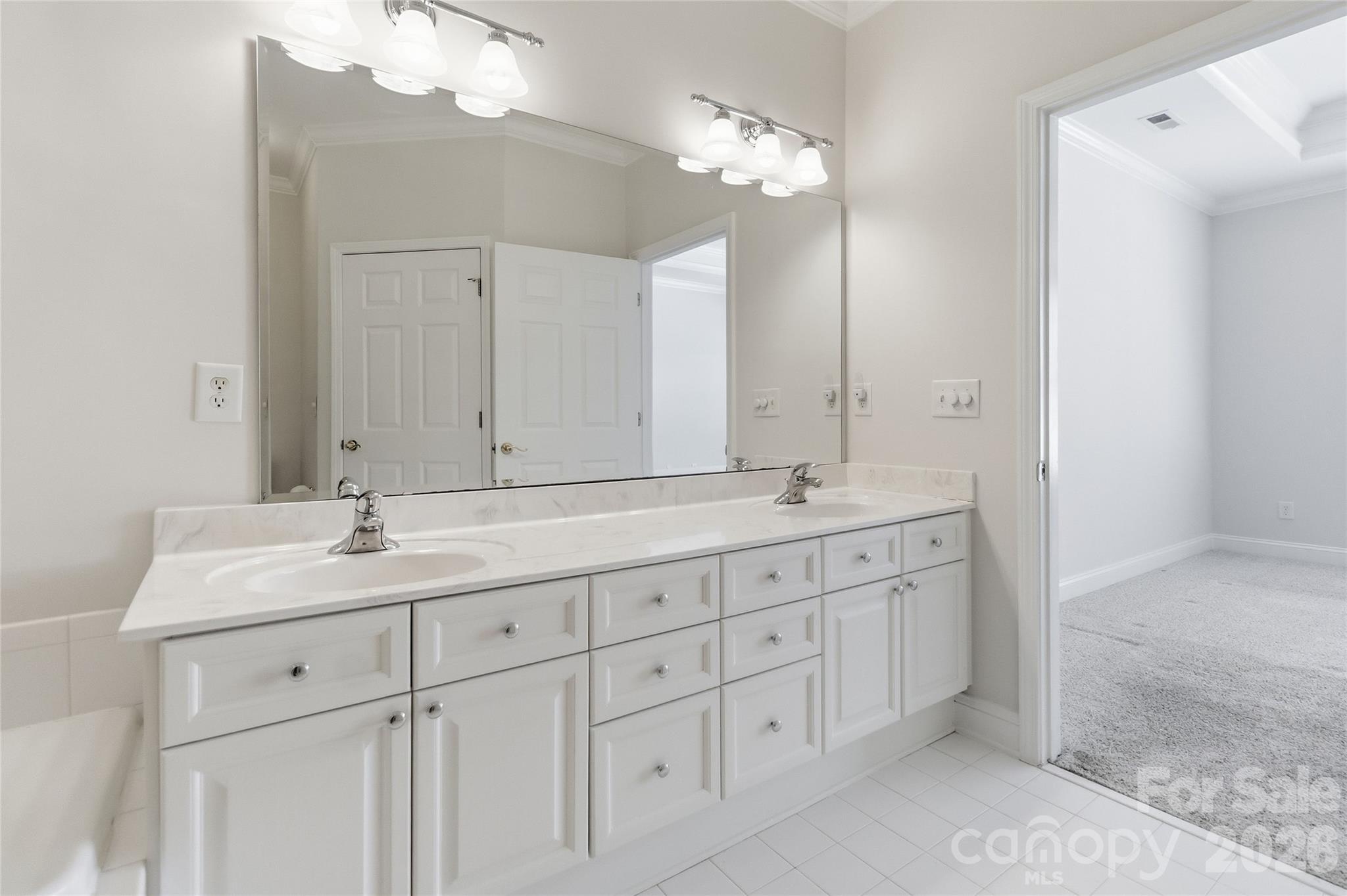 3832 Misty Glen Court — Matthews