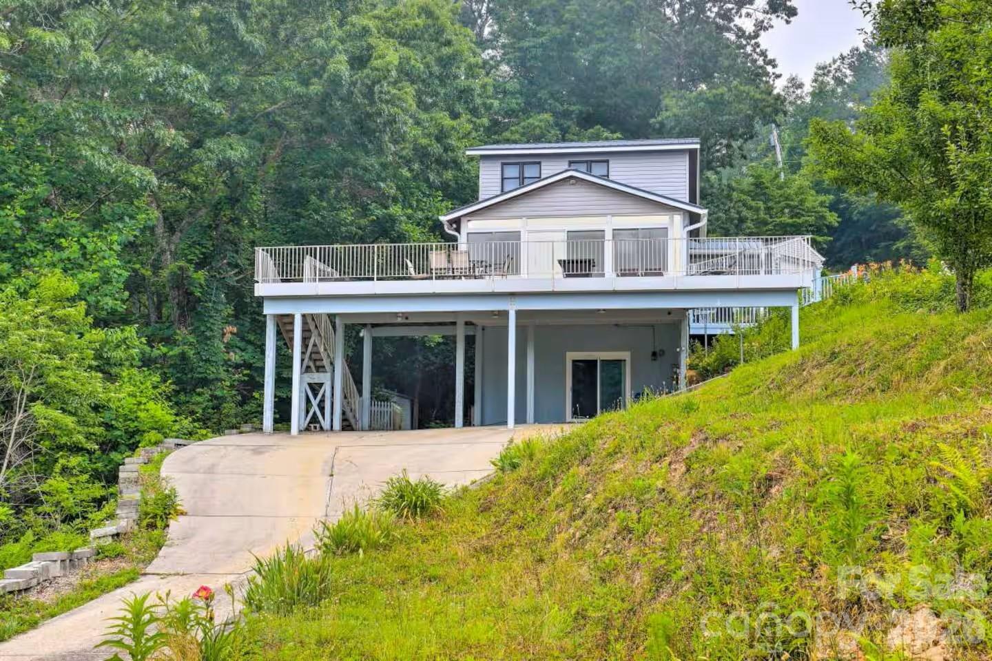 553 Deep Gap Road — Sylva
