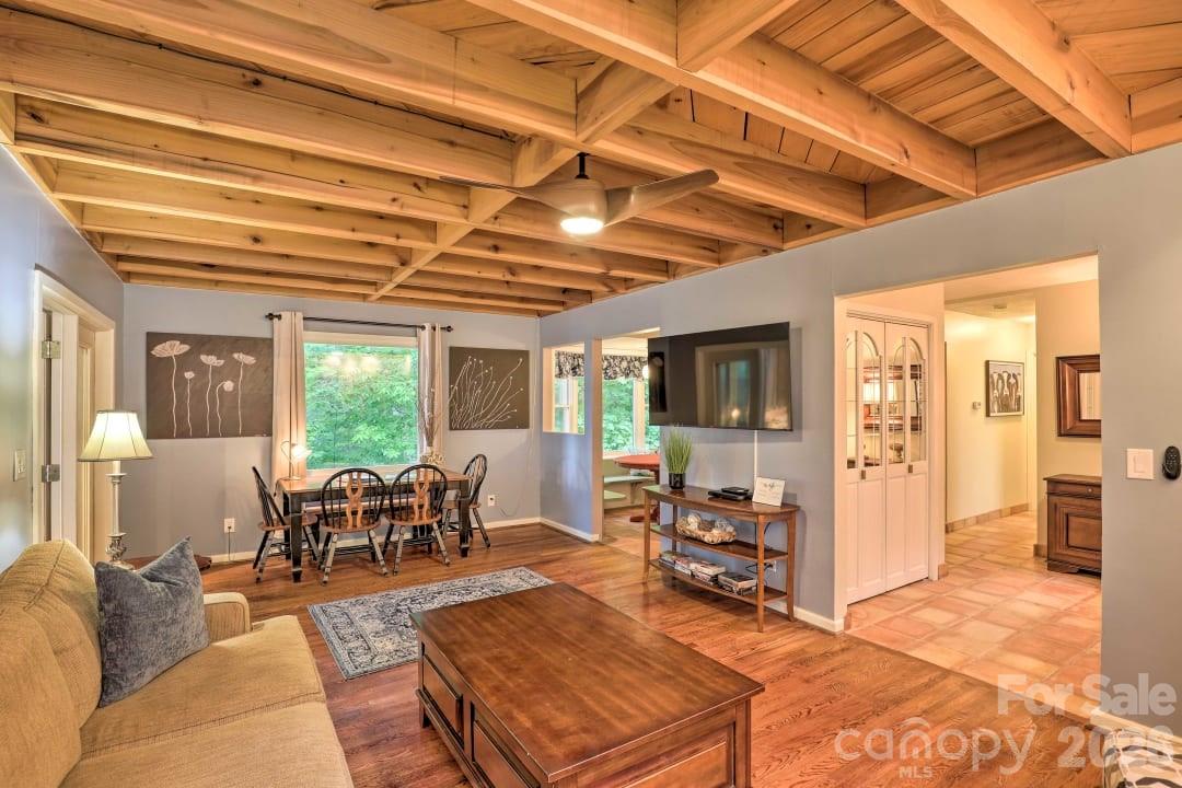 553 Deep Gap Road — Sylva