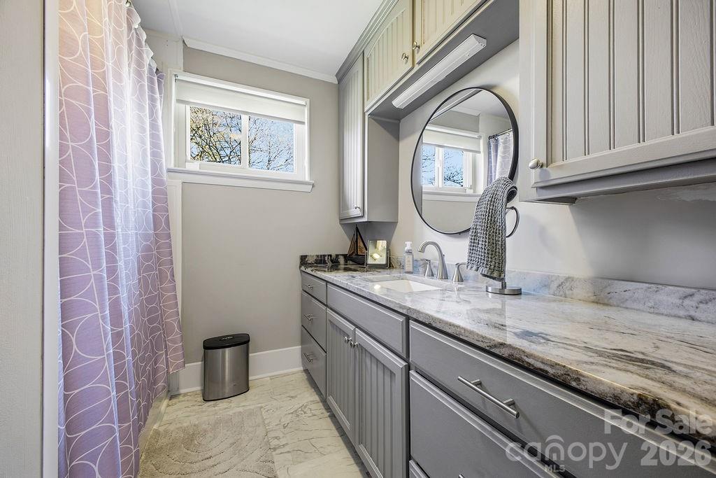2841 20th Street NE — Hickory