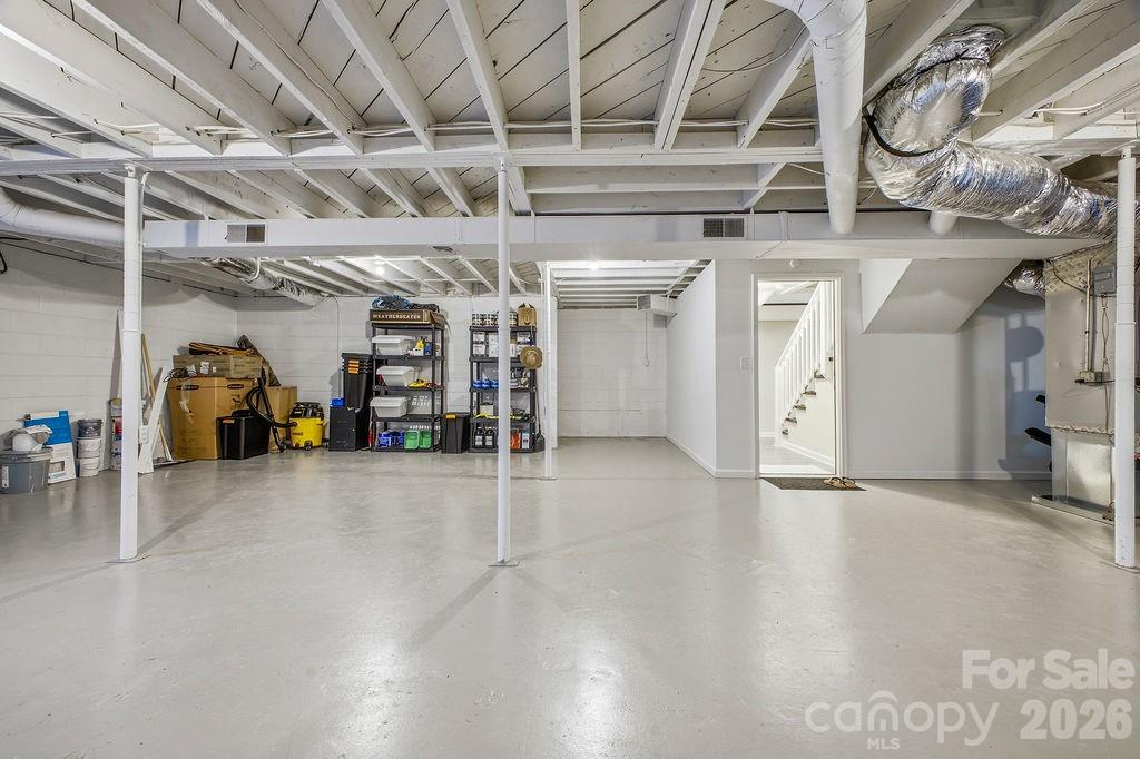 2841 20th Street NE — Hickory