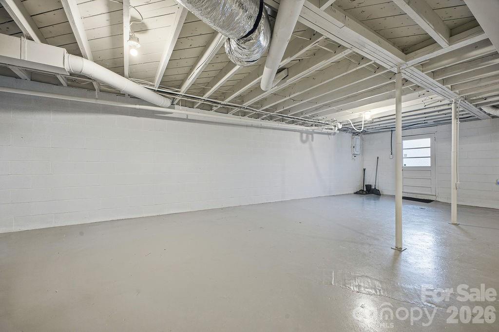 2841 20th Street NE — Hickory