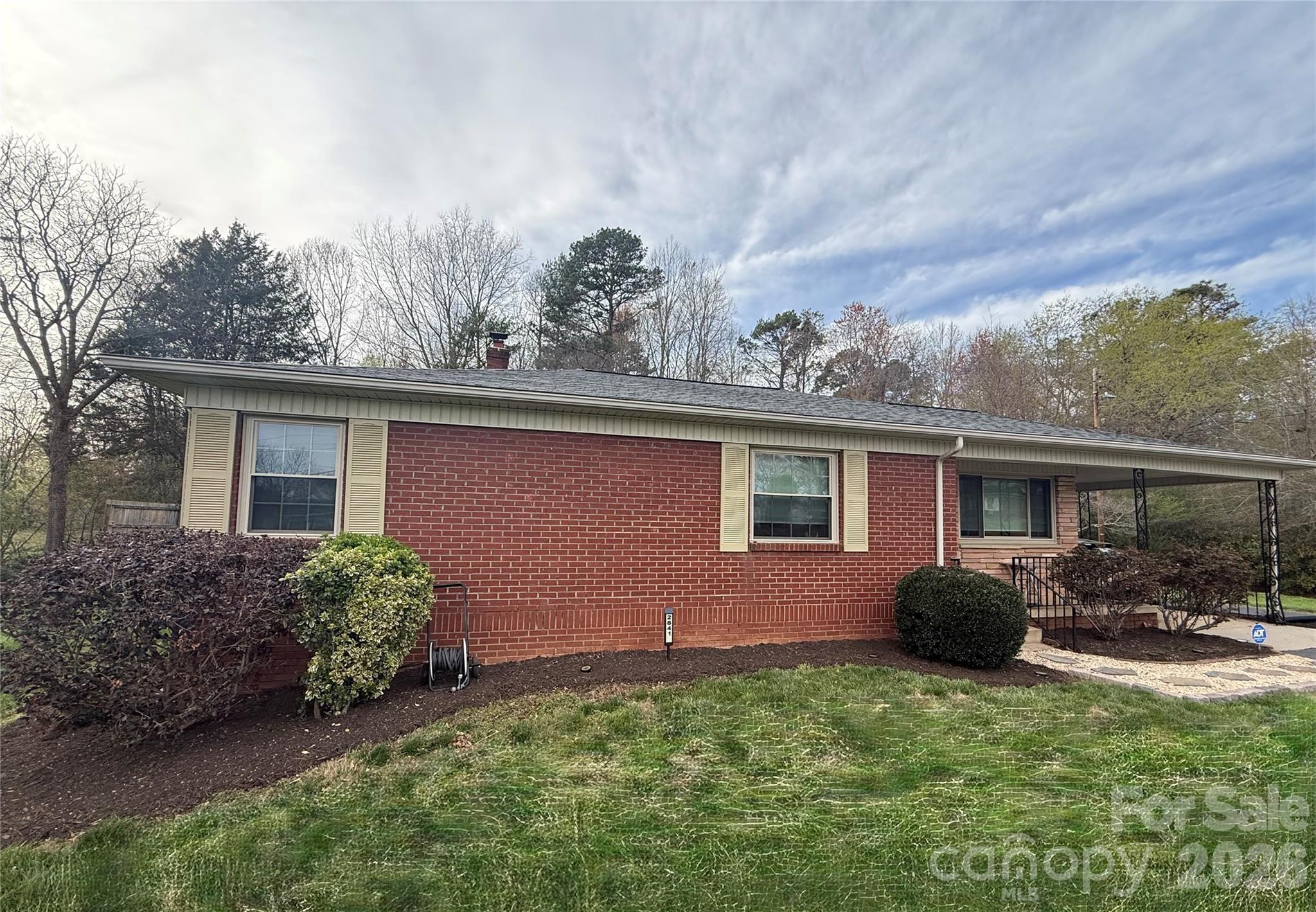 2841 20th Street NE — Hickory